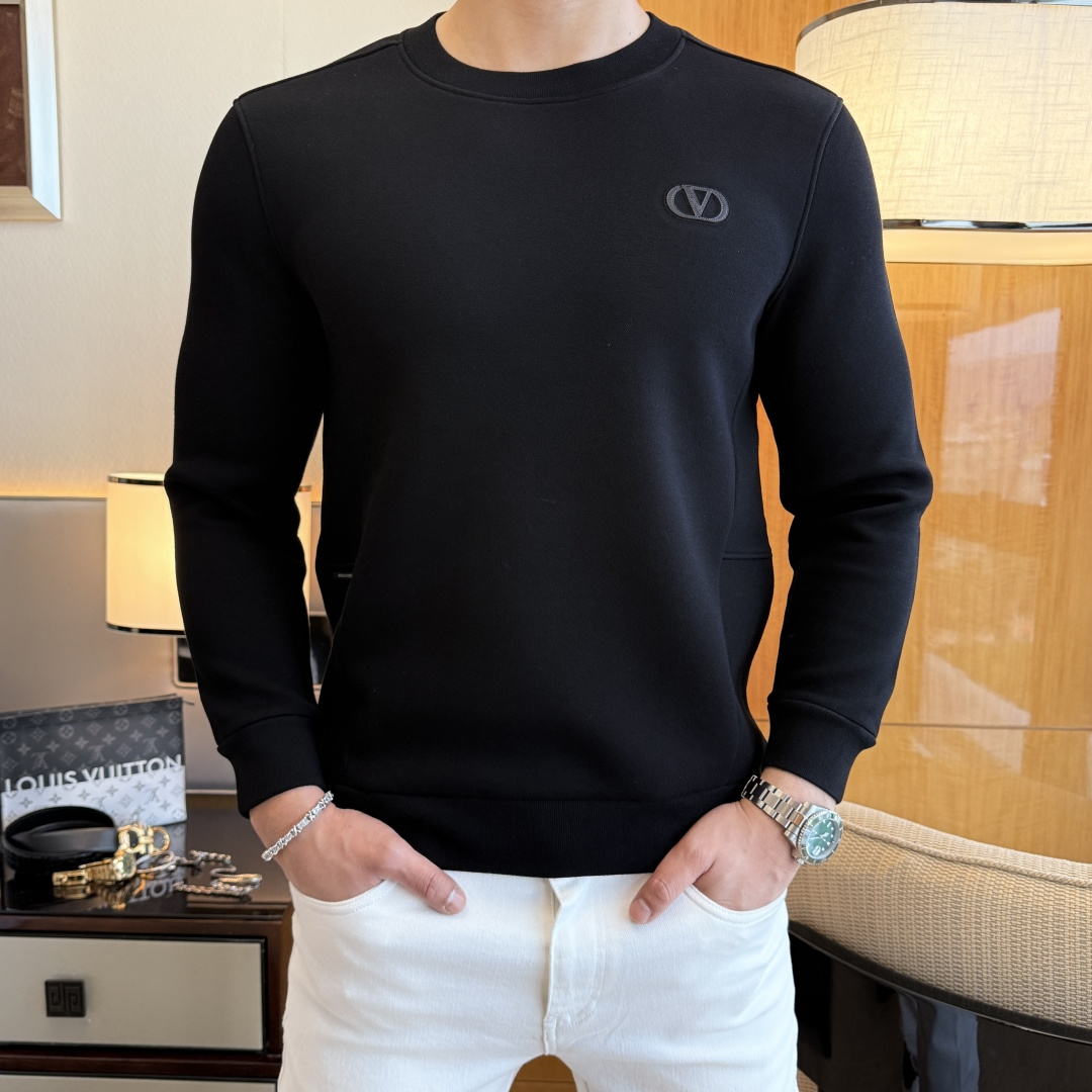 NO:726919,Exchange Valentino after the year - ss new hot new style in autumn, the highest version of fashionable thick velvet pullover sweatshirt, a classic that must be released every year. Favored and respected by major stars, it is a selection of high-end European cotton blended fabrics, made with heavy craftsmanship, original hardware accessories logo design, soft and smooth, and dense texture!  Stylish upper body!  One of the impeccable must-have styles for autumn!  M-3XL,,valentino,hoodie,sweatshirts,19860909年后退换华伦天奴 - ss秋季大爆新款,最高版本时尚厚加绒套头卫衣、每年必出的经典之作.受各大明星的青睐推崇,精选高端欧棉混纺面料,重工艺制作,原版五金辅料logo设计,柔软顺滑,质地密实！上身时尚有型！秋季无可挑剔必选款式之一！M-3XL,,valentino,hoodie,sweatshirts,,Men's clothing