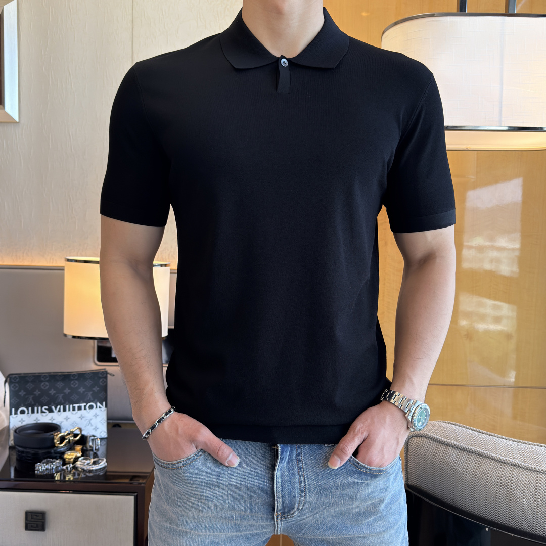 NO:736117,Bc - 2026ss Year of the Horse Spring and Summer's latest hot style high-quality knitted short-sleeved T-shirt, made of customized imported soft Yilite fabric, embellished with fashionable big-name element logos, breathable fabric, delicate and soft texture, cool and smooth against the body. Moisture-wicking, simple and generous yet fashionable, three-dimensional tailoring, super stylish upper body!  A must-have for fashionistas, sizes M-3XL, can be worn up to 190 pounds!  ,,T-shirt,tees,t-shirt,19860909Bc - 2026ss马年春夏最新大爆款精品针织短袖T恤,定制进口轻柔伊力特面料,时尚大牌元素logo点缀,会呼吸的面料,质感细腻柔软,贴身冰爽顺滑.吸湿排汗,简约大方又不失时尚,版型立体裁剪,上身超有型！时尚潮人必备款 尺码M-3XL 最大可穿可穿190斤！,,T-shirt,tees，t-shirt,,Men's clothing