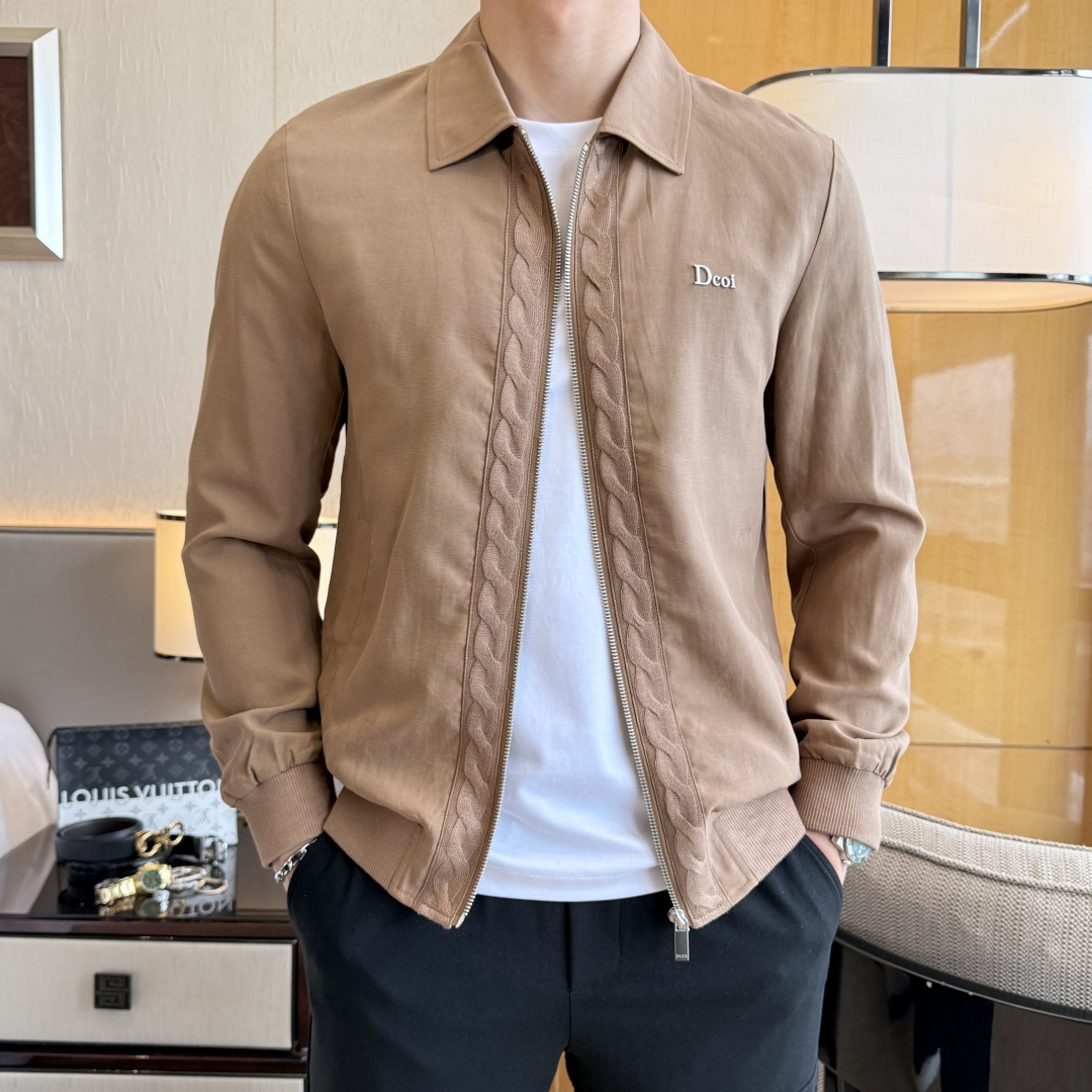 NO:757708,Dior - 2026ss Year of the Horse Spring Jacket, customized with high-quality polyester fiber fabric!  Logo design with top fashion big-name elements, complete with three standards!  Original hardware accessories, smooth lines, exquisite craftsmanship, awesome upper body shape, comfortable fabrics, windproof and warm, it is very fashionable, handsome and a must-have for casual and fashionable men with any combination!  Sizes M-3XL, maximum weight!  ,,dior,jackets & coats,jackets & coats,19860909迪奥 - 2026ss马年贺岁款春装夹克外套,定制高品质聚酯纤维面料！顶级时尚大牌元素logo设计,三标齐全！原版五金辅料,线条流畅,工艺精致,上身版型超赞,面料舒适,挡风保暖,随意搭配都非常时尚帅气休闲时尚男仕必备款哦！尺码M-3XL 最大穿斤！,,dior,jackets & coats,jackets & coats,,Men's clothing