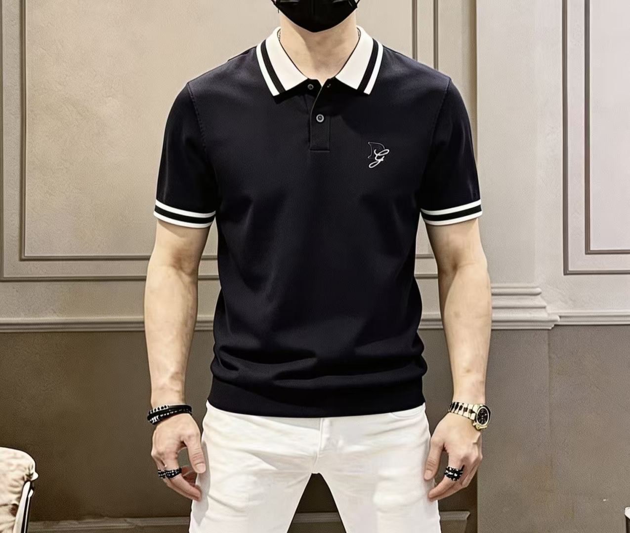 NO:746430,DG - 2026ss Spring and Summer New Year of the Horse's latest high-quality knitted short-sleeved T-shirt, made from custom imported soft Yilite fabrics, embellished with fashionable big-name element logos, breathable fabrics, delicate and soft texture, cool and smooth against the body. Moisture-wicking, simple and elegant yet fashionable, three-dimensional tailoring, super stylish upper body!  A must-have for fashionistas, sizes M-3XL, can be worn up to 190 pounds!  ,,T-shirt,tees,t-shirt,19860909DG - 2026ss马年春夏最新大爆款精品针织短袖T恤,定制进口轻柔伊力特面料,时尚大牌元素logo点缀,会呼吸的面料,质感细腻柔软,贴身冰爽顺滑.吸湿排汗,简约大方又不失时尚,版型立体裁剪,上身超有型！时尚潮人必备款 尺码M-3XL 最大可穿可穿190斤！,,T-shirt,tees，t-shirt,,Men's clothing