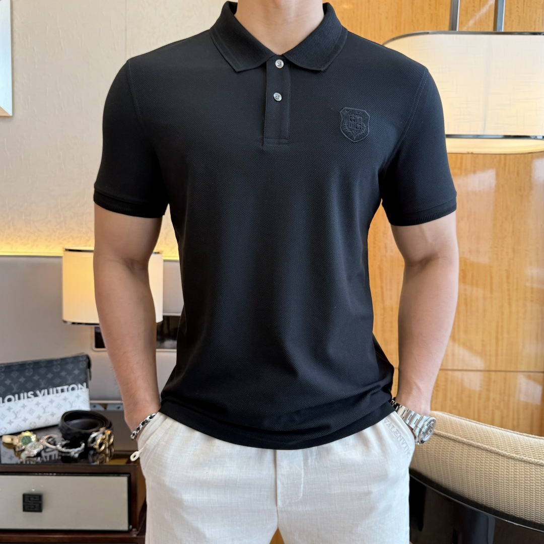 NO:849220,LP Noyo - 2026ss New Year of the Horse spring and summer new polo collar short-sleeved series. Selected high-quality double mercerized pique cotton fabrics, fashionable big-name element logo design, awesome upper body shape, fine, comfortable and breathable fabrics, super good-looking and a must-have for fashionable men with any combination!  Sizes M-3XL can fit up to 200 pounds!  ,,loro piana,T-shirt,19860909LP诺悠 - 2026ss马年春夏新款polo领短袖系列.精选优质双丝光珠地棉面料,时尚大牌元素logo设计,上身版型超赞,面料细腻舒适透气,随意搭配都超级好看时尚型男必备款哦！尺码M-3XL 最大可穿200斤！,,loro piana,T-shirt,,Men's clothing