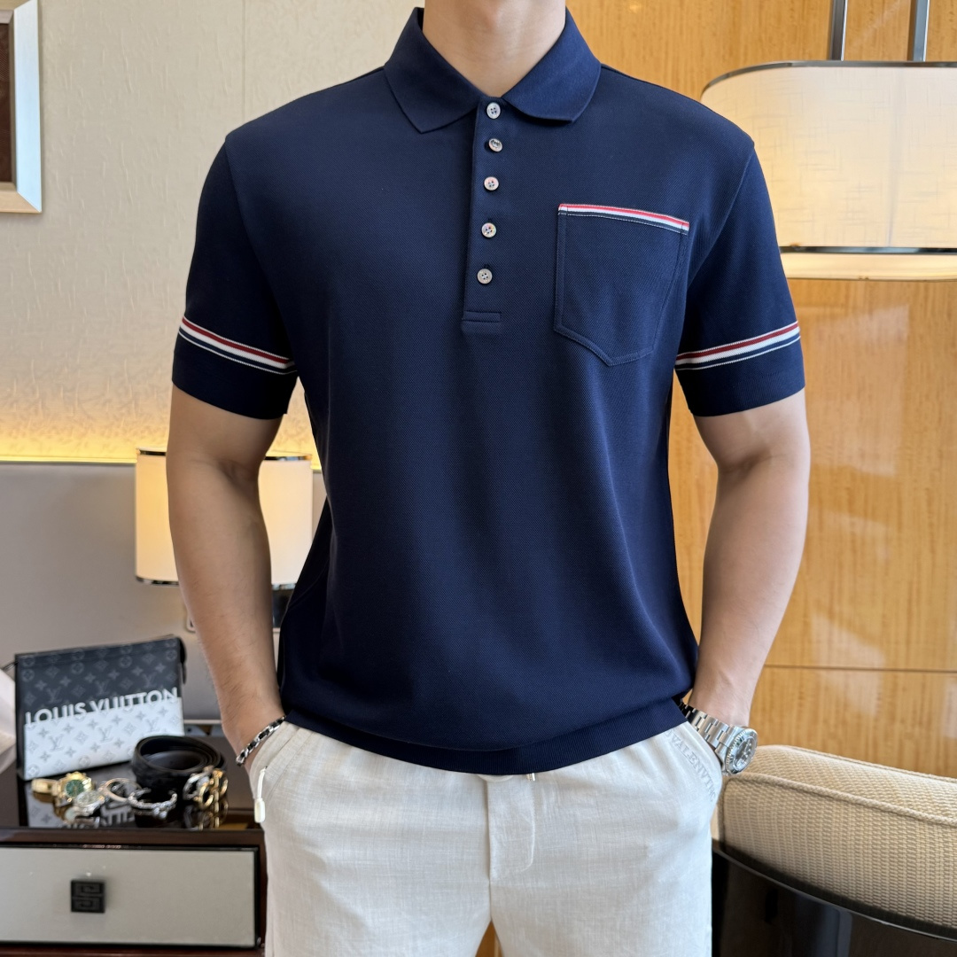 NO:849217,TB - 2026ss new spring and summer new polo collar short-sleeved series for the Year of the Horse. Selected high-quality double mercerized pique cotton fabric, fashionable big-name element logo design, awesome upper body shape, fine, comfortable and breathable fabric, super good-looking and a must-have for fashionable men with any combination!  Sizes M-3XL can fit up to 200 pounds!  ,,T-shirt,19860909TB - 2026ss马年春夏新款polo领短袖系列.精选优质双丝光珠地棉面料,时尚大牌元素logo设计,上身版型超赞,面料细腻舒适透气,随意搭配都超级好看时尚型男必备款哦！尺码M-3XL 最大可穿200斤！,,T-shirt,,Men's clothing