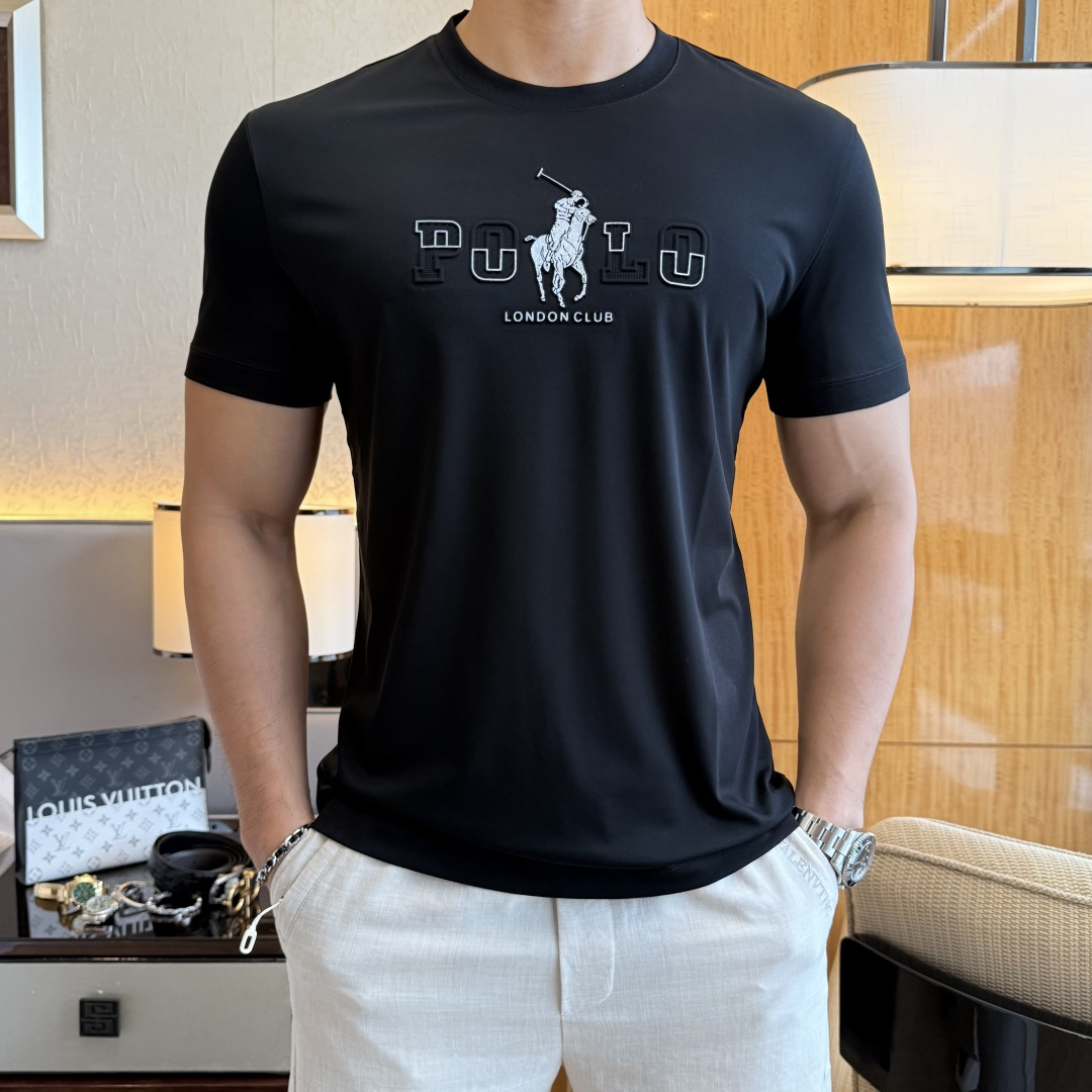 NO:846108,Paul - 2026ss Spring and Summer high-quality short-sleeved T-shirt for the Year of the Horse, synchronized with the official website, high-end quality, customized top-grade mercerized cotton fabric, 1:1 production by top manufacturers, fashionable big-name heavy craftsmanship logo design, soft and delicate feel, skin-friendly and comfortable to wear, versatile and casual, the upper body is very good, handsome, a must-have for trendy men, size M-3XL, can wear up to 190 pounds!  ,,T-shirt,tees,t-shirt,19860909保罗 - 2026ss马年贺岁款春夏精品短袖T恤 官网同步 高端品质 定制顶级丝光棉面料,顶级大厂1:1制作,时尚大牌重工艺logo设计,手感柔软细腻 穿着亲肤舒适 百搭休闲 上身非常赞 帅气 潮男必备品 尺码M-3XL 最大可穿190斤！,,T-shirt,tees，t-shirt,,Men's clothing