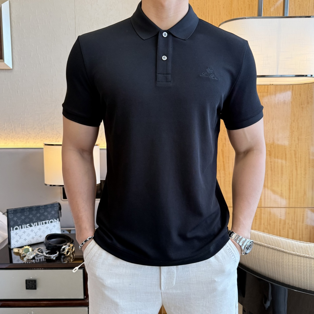 NO:858087,LP Noyo - 2026ss New Year of the Horse spring and summer new polo collar short-sleeved series. Selected high-quality double mercerized pique cotton fabrics, fashionable big-name element logo design, awesome upper body shape, fine, comfortable and breathable fabrics, super good-looking and a must-have for fashionable men with any combination!  Sizes M-3XL can fit up to 200 pounds!  ,,loro piana,T-shirt,19860909LP诺悠 - 2026ss马年春夏新款polo领短袖系列.精选优质双丝光珠地棉面料,时尚大牌元素logo设计,上身版型超赞,面料细腻舒适透气,随意搭配都超级好看时尚型男必备款哦！尺码M-3XL 最大可穿200斤！,,loro piana,T-shirt,,Men's clothing