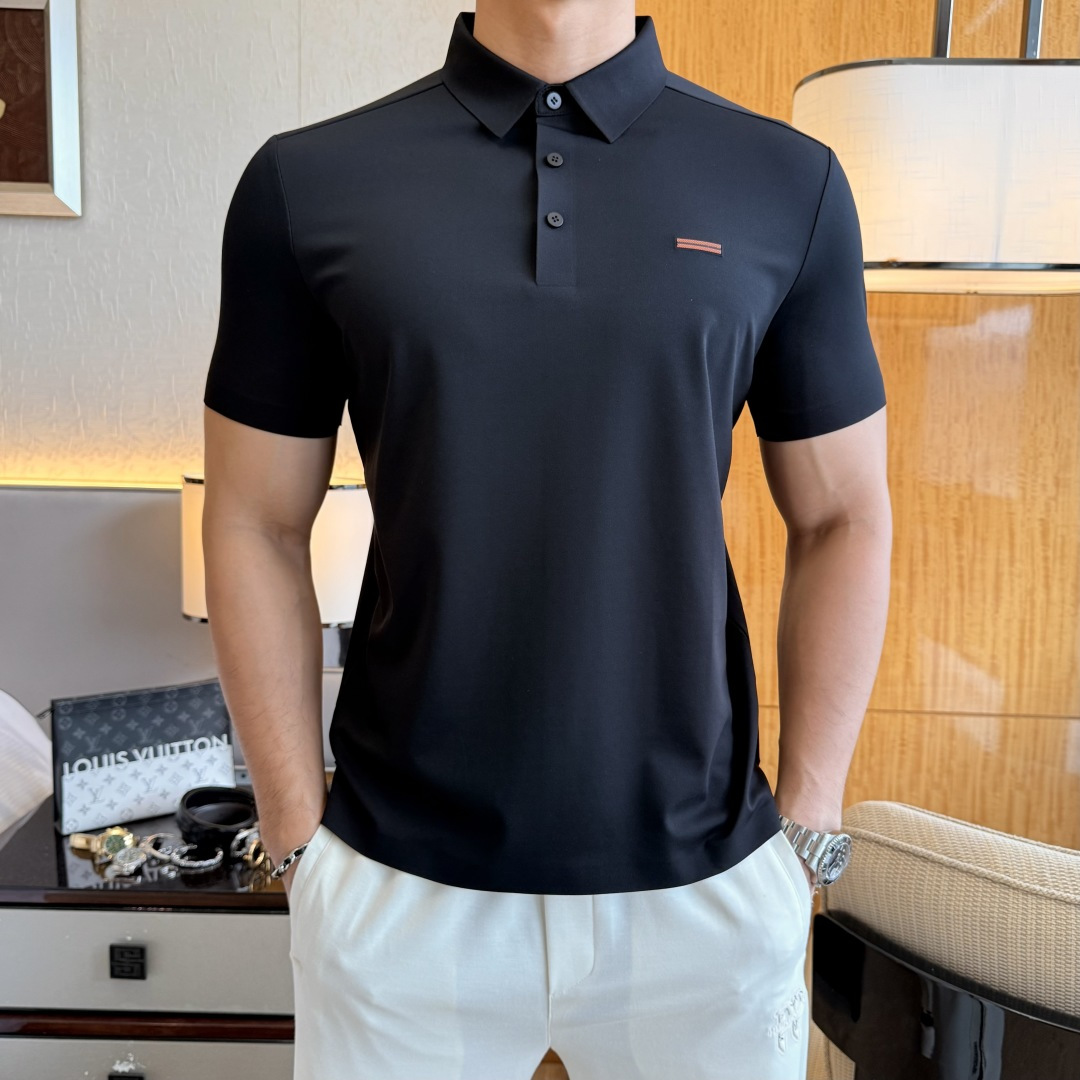 NO:849226,Zegna - 2026ss new polo collar short-sleeved series for the Spring and Summer Year of the Horse. Selected high-quality double mercerized cotton fabrics, fashionable big-name element logo design, awesome upper body shape, fine, comfortable and breathable fabrics, super good-looking and a must-have for fashionable men with any combination!  Sizes M-3XL can fit up to 200 pounds!  ,,zegna,T-shirt,19860909杰尼娅- 2026ss马年春夏新款polo领短袖系列.精选优质双丝光棉面料,时尚大牌元素logo设计,上身版型超赞,面料细腻舒适透气,随意搭配都超级好看时尚型男必备款哦！尺码M-3XL 最大可穿200斤！,,zegna,T-shirt,,Men's clothing