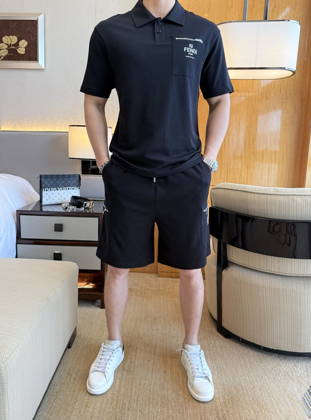 NO:835447,Fendi - 2026ss new spring casual short-sleeved suit for the Year of the Horse!  Celebrities’ favorite fashion-flavored casual suits are simple and elegant, designed with 11 craftsmanship on the official website!  Clean and neat tailoring, full of urban style. Exclusive top-grade customized fabrics are available. It feels soft and dry, and the upper body effect is crisp and stylish. The three-dimensional cutting technology and the version are of high standards and suitable for the benefits!  It is not tight at all, and you feel good when you put it on. With so many top-quality raw materials, it creates a high-end product with unparalleled value. It is the first choice for high-end fashion people with complete three standards, and the upper body effect is super good-looking!  Size M-3XL,,fendi,T-shirt,19860909芬迪 - 2026ss马年春装新品休闲短袖套装！明星最爱时装味休闲套装 简单大方,官网11工艺设计！干净利落剪裁 都市风十足 可供独家顶级定制面料,手感软糯干爽,上身效果挺括有型.立体裁剪工艺,版型上都是高标准,恰当好处的廓型版！又恰恰不紧绷,穿上心情就好,如此众多的顶级原料,打造出价值感无与伦比的高端产品,三标齐全高端潮流时尚人士首选,上身效果超级好看！码数M-3XL,,fendi,T-shirt,,Men's clothing