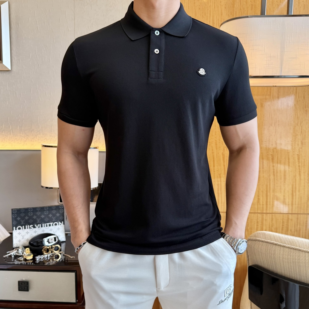 NO:838344,Lulu- 2026ss new polo collar short-sleeved series for the Spring and Summer Year of the Horse. Selected high-quality double mercerized pique cotton fabric, fashionable big-name element logo design, awesome upper body shape, fine, comfortable and breathable fabric, super good-looking and a must-have for fashionable men with any combination!  Sizes M-3XL can fit up to 200 pounds!  ,,T-shirt,19860909Lulu- 2026ss马年春夏新款polo领短袖系列.精选优质双丝光珠地棉面料,时尚大牌元素logo设计,上身版型超赞,面料细腻舒适透气,随意搭配都超级好看时尚型男必备款哦！尺码M-3XL 最大可穿200斤！,,T-shirt,,Men's clothing