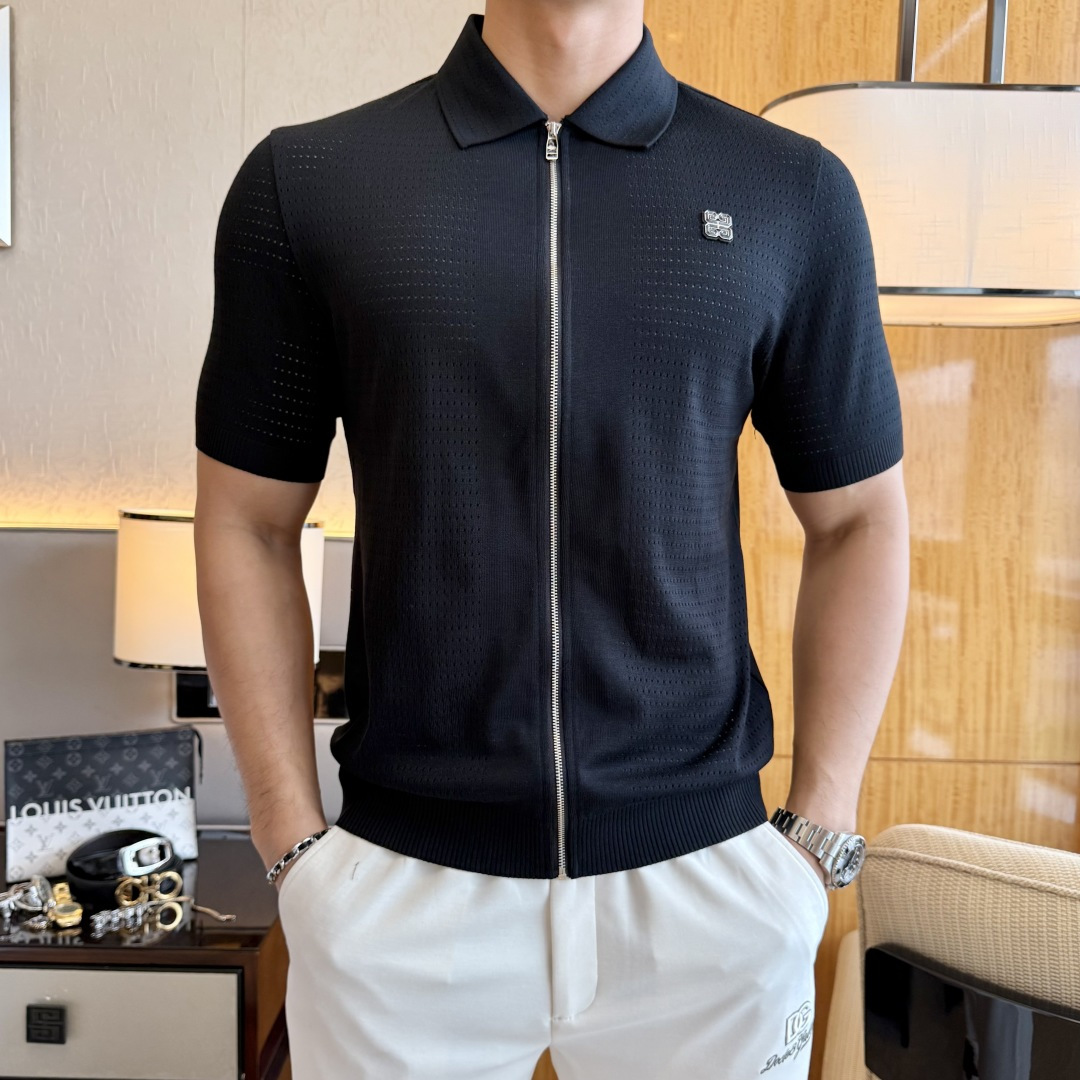 NO:836725,Givenchy - 2026ss new spring and summer short-sleeved cardigan series. Selected high-quality high-grade long-staple cotton fabrics, fashionable big-name element logo design, awesome upper body shape, fine, comfortable and breathable fabrics, super good-looking and a must-have for fashionable men with any combination!  Size M-3XL (model 178/145 pounds upper body L size),,givenchy,T-shirt,19860909纪梵希 - 2026ss年春夏新款短袖开衫系列.精选优质高级长绒棉面料,时尚大牌元素logo设计,上身版型超赞,面料细腻舒适透气,随意搭配都超级好看时尚型男必备款哦！尺码M-3XL (模特178/145斤上身L码),,givenchy,T-shirt,,Men's clothing