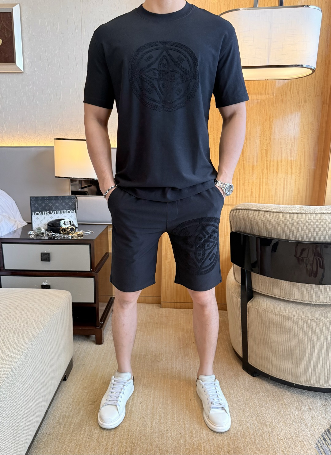 NO:838303,LV - 2026ss Spring New Casual Short Sleeve Suit for the Year of the Horse!  Celebrities’ favorite fashion-flavored casual suits are simple and elegant, designed with 11 craftsmanship on the official website!  Clean and neat tailoring, full of urban style. Exclusive top-grade customized fabrics are available. It feels soft and dry, and the upper body effect is crisp and stylish. The three-dimensional cutting technology and the version are of high standards and suitable for the benefits!  It is not tight at all, and you feel good when you put it on. With so many top-quality raw materials, it creates a high-end product with unparalleled value. It is the first choice for high-end fashion people with complete three standards, and the upper body effect is super good-looking!  Top sizes L-XXL, pants M-3XL, can be sold separately!  ,,louis vuitton,T-shirt,19860909LV - 2026ss马年春装新品休闲短袖套装！明星最爱时装味休闲套装 简单大方,官网11工艺设计！干净利落剪裁 都市风十足 可供独家顶级定制面料,手感软糯干爽,上身效果挺括有型.立体裁剪工艺,版型上都是高标准,恰当好处的廓型版！又恰恰不紧绷,穿上心情就好,如此众多的顶级原料,打造出价值感无与伦比的高端产品,三标齐全高端潮流时尚人士首选,上身效果超级好看！上衣码数L-XXL 裤子 M-3XL 可拆开出售！,,louis vuitton,T-shirt,,Men's clothing