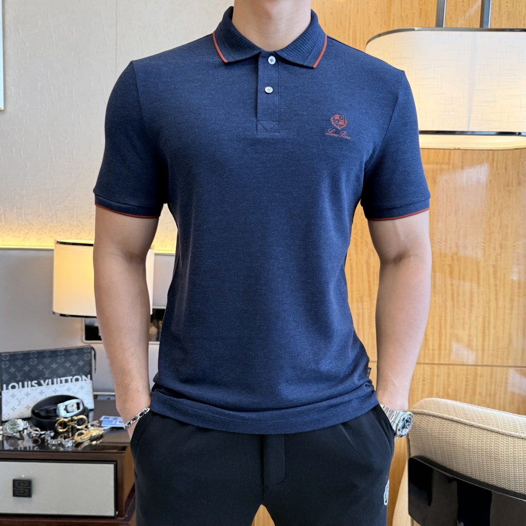 NO:849240,LP Noyo - 2026ss New Year of the Horse spring and summer new polo collar short-sleeved series. Selected high-quality double mercerized pique cotton fabrics, fashionable big-name element logo design, awesome upper body shape, fine, comfortable and breathable fabrics, super good-looking and a must-have for fashionable men with any combination!  Sizes M-3XL can fit up to 200 pounds!  ,,loro piana,T-shirt,19860909LP诺悠- 2026ss马年春夏新款polo领短袖系列.精选优质双丝光珠地棉面料,时尚大牌元素logo设计,上身版型超赞,面料细腻舒适透气,随意搭配都超级好看时尚型男必备款哦！尺码M-3XL 最大可穿200斤！,,loro piana,T-shirt,,Men's clothing
