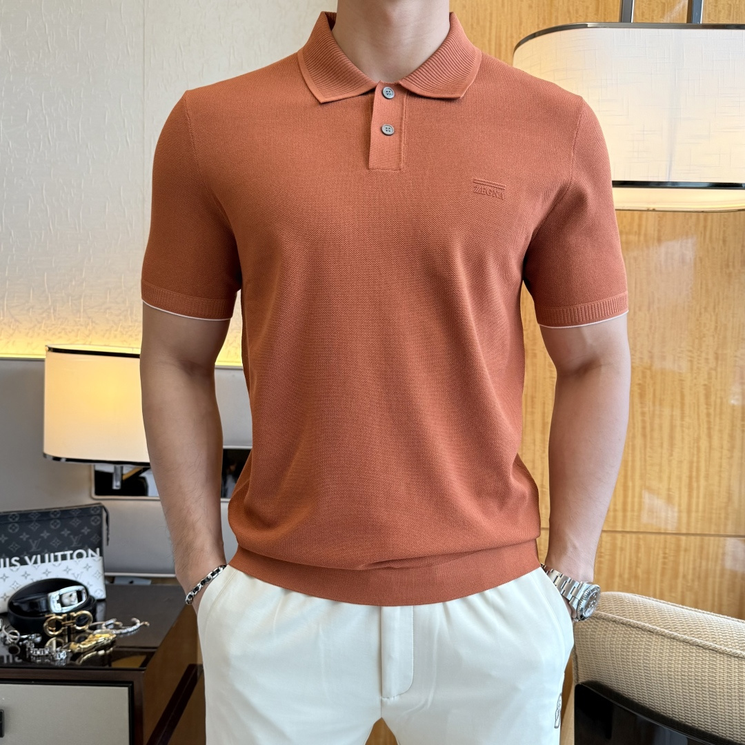 NO:846175,Zegna - 2026ss new polo collar short-sleeved series for the Spring and Summer Year of the Horse. Selected high-quality silk cotton fabrics, fashionable big-name element logo design, awesome upper body shape, fine, comfortable and breathable fabrics, super good-looking with any combination, a must-have for fashionable men!  Sizes M-3XL can fit up to 200 pounds!  ,,zegna,T-shirt,19860909杰尼娅- 2026ss马年春夏新款polo领短袖系列.精选优质蚕丝棉面料,时尚大牌元素logo设计,上身版型超赞,面料细腻舒适透气,随意搭配都超级好看时尚型男必备款哦！尺码M-3XL 最大可穿200斤！,,zegna,T-shirt,,Men's clothing