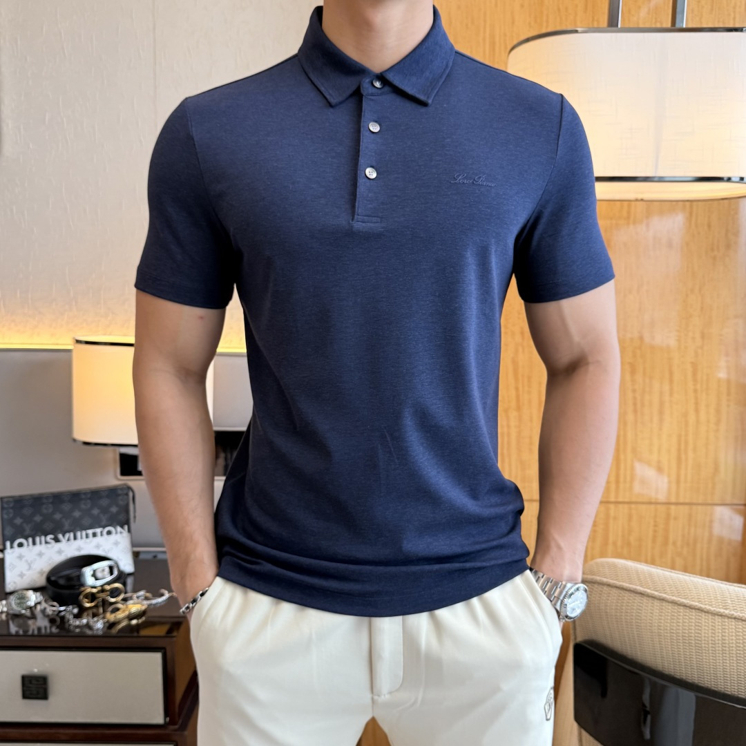 NO:846149,LP Nuoyo - 2026ss New Year of the Horse spring and summer new polo collar short-sleeved series. Selected high-quality long-staple cotton fabrics, fashionable big-name element logo design, awesome upper body shape, fine, comfortable and breathable fabrics, super good-looking and a must-have for fashionable men with any combination!  Sizes M-3XL can fit up to 200 pounds!  ,,loro piana,T-shirt,19860909LP诺悠- 2026ss马年春夏新款polo领短袖系列.精选优质长绒棉面料,时尚大牌元素logo设计,上身版型超赞,面料细腻舒适透气,随意搭配都超级好看时尚型男必备款哦！尺码M-3XL 最大可穿200斤！,,loro piana,T-shirt,,Men's clothing