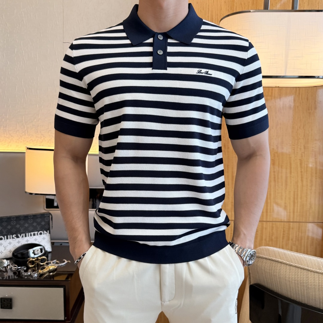 NO:846132,LP Nuoyo - 2026ss New Year of the Horse spring and summer new polo collar short-sleeved series. Selected high-quality silk cotton fabrics, fashionable big-name element logo design, awesome upper body shape, fine, comfortable and breathable fabrics, super good-looking and a must-have for fashionable men with any combination!  Sizes M-3XL can fit up to 200 pounds!  ,,loro piana,T-shirt,19860909LP诺悠- 2026ss马年春夏新款polo领短袖系列.精选优质蚕丝棉面料,时尚大牌元素logo设计,上身版型超赞,面料细腻舒适透气,随意搭配都超级好看时尚型男必备款哦！尺码M-3XL 最大可穿200斤！,,loro piana,T-shirt,,Men's clothing