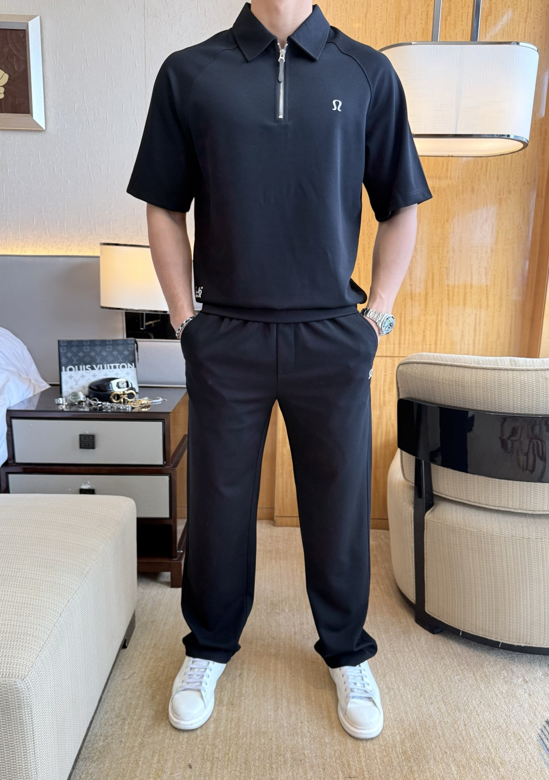 NO:843585,Lulu - 2026ss new spring casual short-sleeved suit for the Year of the Horse!  Celebrities’ favorite fashion-flavored casual suits are simple and elegant, designed with 11 craftsmanship on the official website!  Clean and neat tailoring, full of urban style. Exclusive top-grade customized fabrics are available. It feels soft and dry, and the upper body effect is crisp and stylish. The three-dimensional cutting technology and the version are of high standards and suitable for the benefits!  It is not tight at all, and you feel good when you put it on. With so many top-quality raw materials, it creates a high-end product with unparalleled value. It is the first choice for high-end fashion people with complete three standards, and the upper body effect is super good-looking!  Size M-3XL,,T-shirt,19860909Lulu - 2026ss马年春装新品休闲短袖套装！明星最爱时装味休闲套装 简单大方,官网11工艺设计！干净利落剪裁 都市风十足 可供独家顶级定制面料,手感软糯干爽,上身效果挺括有型.立体裁剪工艺,版型上都是高标准,恰当好处的廓型版！又恰恰不紧绷,穿上心情就好,如此众多的顶级原料,打造出价值感无与伦比的高端产品,三标齐全高端潮流时尚人士首选,上身效果超级好看！码数M-3XL,,T-shirt,,Men's clothing