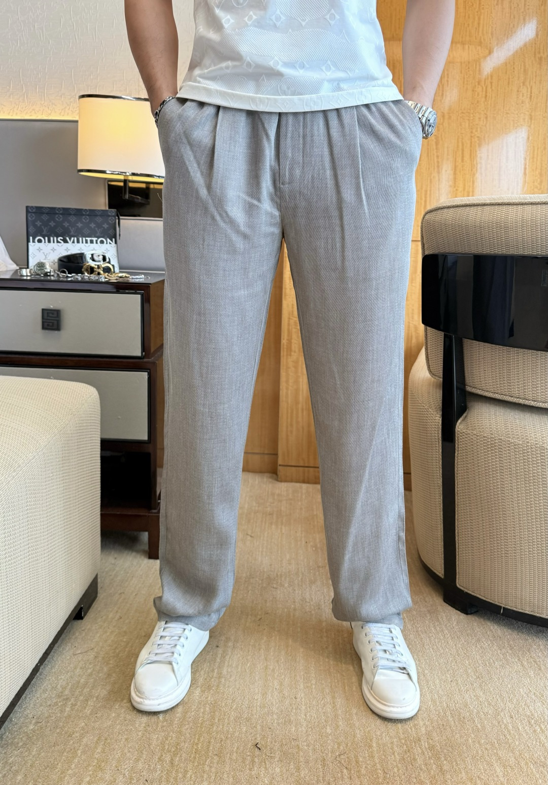 NO:847801,Zegna - 2026ss year of horse spring and summer counters are simultaneously popular linen casual pants. This season's must-have versatile style, the upper body is extremely outstanding, super versatile style, the original version is reproduced 1:1, complete with three labels!  The counter is designed with the latest fashion elements, imported custom-woven high-quality linen and cotton fabrics, with super good styles, a must-have for casual fashion!  Highly recommended size 30-38,,zegna,19860909杰尼娅 - 2026ss马年春夏专柜同步大爆款麻料休闲裤,本季必入百搭款式,上身极为出挑,超级百搭款 ,原版1:1复刻,三标齐全！专柜最新时尚元素设计,进口定织高品质麻棉面料,版型超好,休闲时尚必备！强烈推荐款 尺码 30-38,,zegna,,Men's clothing