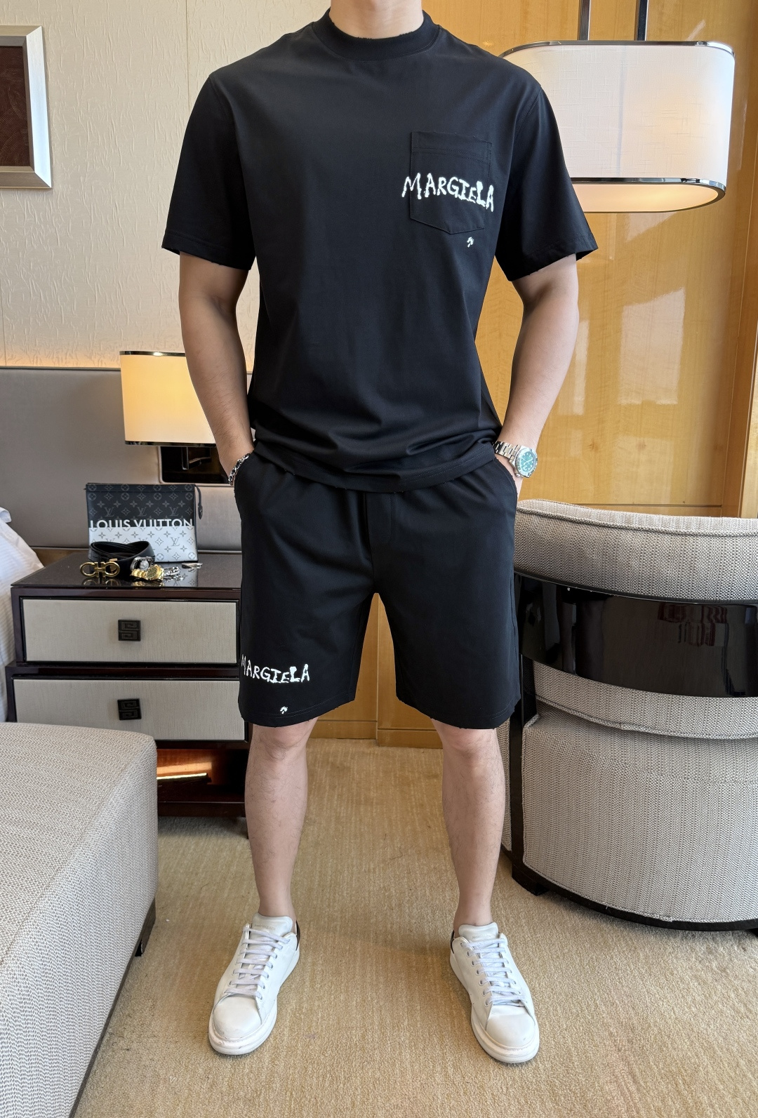 NO:849257,Margiela - 2026ss new spring casual short-sleeved suit for the Year of the Horse!  Celebrities’ favorite fashion-flavored casual suits are simple and elegant, designed with 11 craftsmanship on the official website!  Clean and neat tailoring, full of urban style. Exclusive top-grade customized fabrics are available. It feels soft and dry, and the upper body effect is crisp and stylish. The three-dimensional cutting technology and the version are of high standards and suitable for the benefits!  It is not tight at all, and you feel good when you put it on. With so many top-quality raw materials, it creates a high-end product with unparalleled value. It is the first choice for high-end fashion people with complete three standards, and the upper body effect is super good-looking!  Size M-3XL,,masion margiela,T-shirt,19860909马吉拉 - 2026ss马年春装新品休闲短袖套装！明星最爱时装味休闲套装 简单大方,官网11工艺设计！干净利落剪裁 都市风十足 可供独家顶级定制面料,手感软糯干爽,上身效果挺括有型.立体裁剪工艺,版型上都是高标准,恰当好处的廓型版！又恰恰不紧绷,穿上心情就好,如此众多的顶级原料,打造出价值感无与伦比的高端产品,三标齐全高端潮流时尚人士首选,上身效果超级好看！码数M-3XL,,masion margiela,T-shirt,,Men's clothing