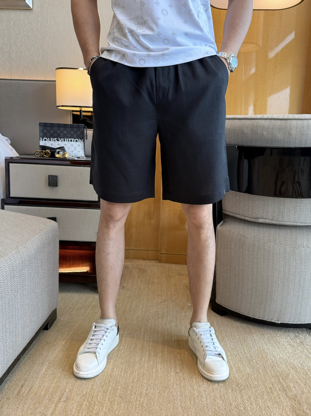 NO:849252,LP Noyo - 2026 new summer men's casual linen shorts. Sold as a window display series, customers can customize brand-specific fabrics. The fabric itself has a great selling point. It feels delicate and soft, and the upper body is crisp and stylish. The brand logo design on the trouser legs is extremely unique, and the upper body effect is great!  First-class tailoring, simple and neat style, in line with men's practical dressing habits, a very worthy item. Color and color, size M- 3XL, loro piana, shorts,19860909LP诺悠 - 2026年夏季新款男士休闲麻料短裤.作为橱窗款系列出售,客供定制品牌特有面料,其面料本身就极具卖点.手感细腻柔软,上身挺括有型.裤腿品牌logo设计,极其别致,上身效果超赞！一流的剪裁,简单利落的风格,吻合了男性实用的穿衣习惯,非常值得收入的一款单品.颜色图色 尺码M- 3XL,,loro piana,shorts,,Men's clothing