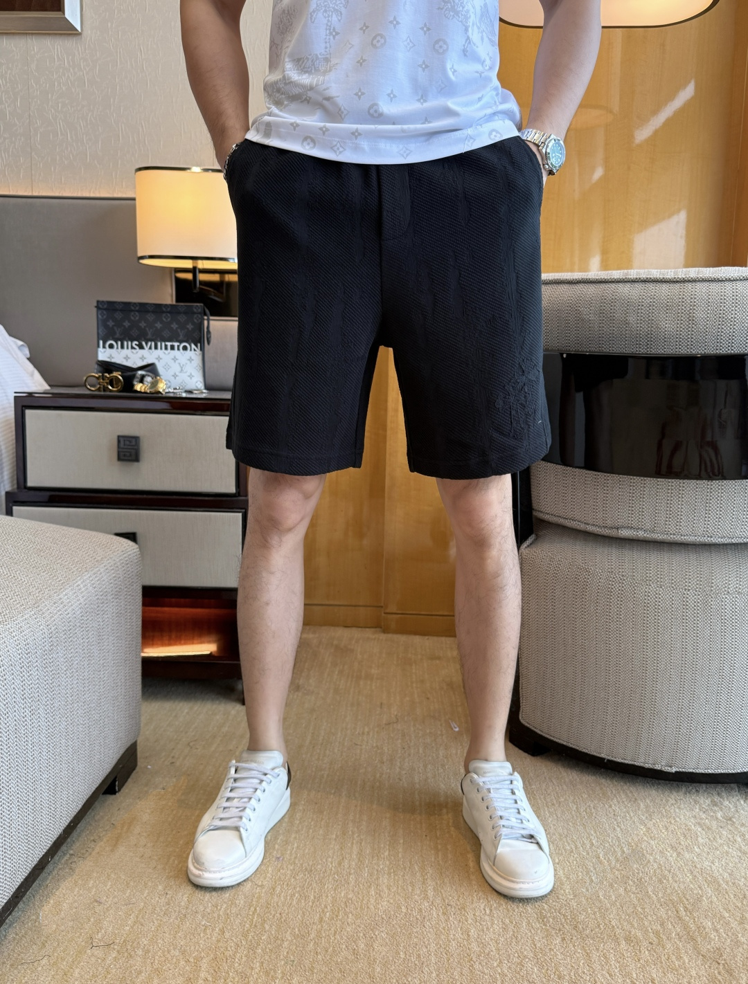 NO:849235,Croxin - 2026 new summer men's casual shorts. Sold as a window display series, customers can customize brand-specific fabrics. The fabric itself has a great selling point. It feels delicate and soft, and the upper body is crisp and stylish. The brand logo design on the trouser legs is extremely unique, and the upper body effect is great!  First-class tailoring, simple and neat style, in line with men's practical dressing habits, a very worthy item. Color and picture size M- 3XL, chrome hearts, shorts,19860909克罗芯 - 2026年夏季新款男士休闲短裤.作为橱窗款系列出售,客供定制品牌特有面料,其面料本身就极具卖点.手感细腻柔软,上身挺括有型.裤腿品牌logo设计,极其别致,上身效果超赞！一流的剪裁,简单利落的风格,吻合了男性实用的穿衣习惯,非常值得收入的一款单品.颜色图色 尺码M- 3XL,,chrome hearts,shorts,,Men's clothing
