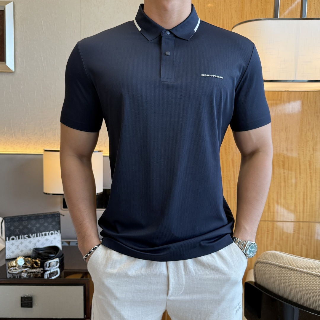 NO:914863,Armani - 2026ss New Year of the Horse spring and summer new polo collar short-sleeved series. Selected high-quality long-staple cotton fabrics, fashionable big-name element logo design, awesome upper body shape, fine, comfortable and breathable fabrics, super good-looking with any combination, a must-have for fashionable men!  Sizes M-4XL can fit up to 200 pounds!  ,,armani,T-shirt,19860909阿玛尼- 2026ss马年春夏新款polo领短袖系列.精选优质长绒棉面料,时尚大牌元素logo设计,上身版型超赞,面料细腻舒适透气,随意搭配都超级好看时尚型男必备款哦！尺码M-4XL 最大可穿200斤！,,armani,T-shirt,,Men's clothing