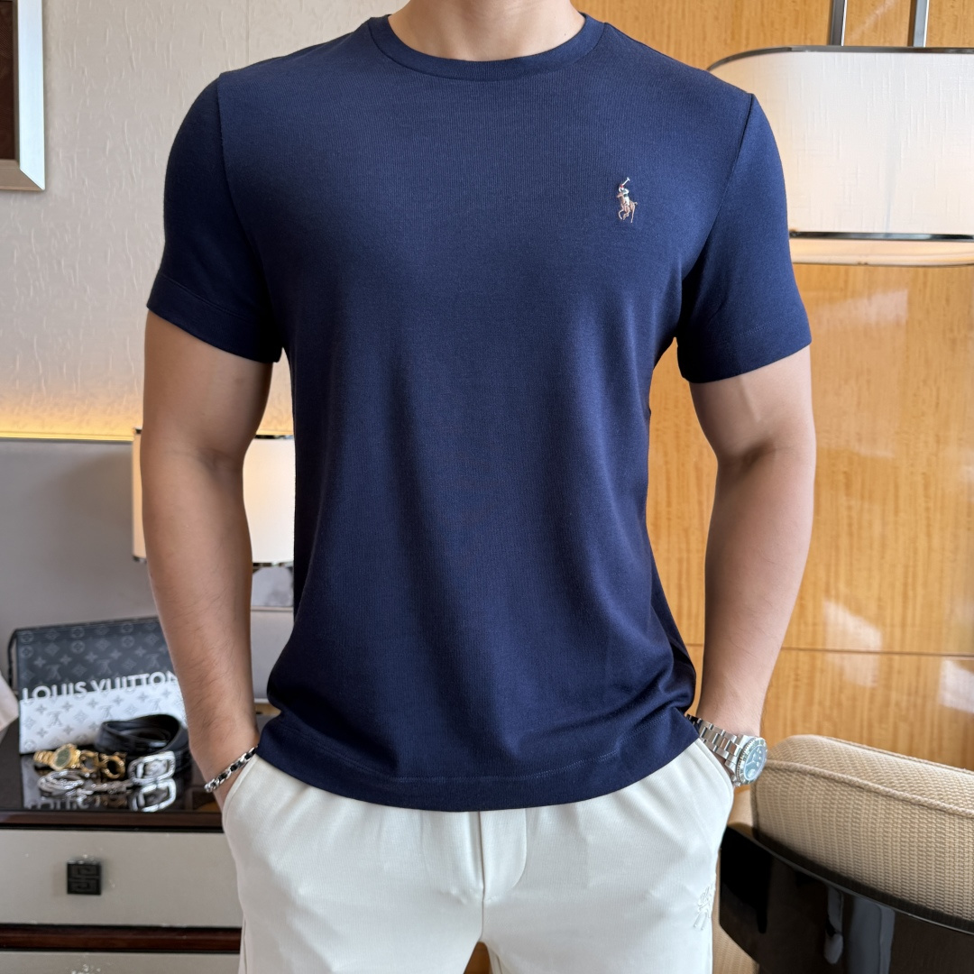NO:914846,Paul - 2026ss Spring and Summer high-quality short-sleeved T-shirt for the Year of the Horse, synchronized with the official website, high-end quality, customized top-grade wool Tencel cotton fabric, 1:1 production by top manufacturers, fashionable brand heavy craftsmanship logo design, soft and delicate feel, skin-friendly and comfortable to wear, versatile and casual, the upper body is very good, handsome, a must-have for trendy men, size M-4XL, can wear up to 200 pounds!  ,,T-shirt,tees,t-shirt,19860909保罗 - 2026ss马年贺岁款春夏精品短袖T恤 官网同步 高端品质 定制顶级羊毛天丝棉面料,顶级大厂1:1制作,时尚大牌重工艺logo设计,手感柔软细腻 穿着亲肤舒适 百搭休闲 上身非常赞 帅气 潮男必备品 尺码M-4XL 最大可穿200斤！,,T-shirt,tees，t-shirt,,Men's clothing