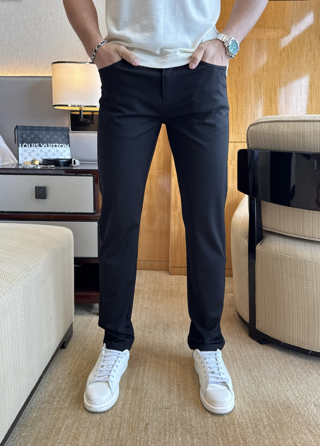 NO:908899,Armani - 2026ss spring and summer popular casual pants for the Year of the Horse. Made from the original 1:1, perfect for daily necessities, simple and stylish, custom imported fabrics, heavy washing process, complex workmanship and exquisite craftsmanship. Easily cater to the needs of the four seasons, soft and elastic to the touch, smooth and neat, original accessories and hardware, comfortable upper body, very easy to wear and durable, size 29-38, armani,19860909阿玛尼- 2026ss马年春夏大爆款休闲裤.原单1:1制作,日常必备的完美之选,简单大气亦时尚有型,定制进口面料 ,重工洗水工艺,做工复杂工艺精湛.轻松迎合四季需要,手感柔软带弹力,流畅利落,原版辅料五金,上身舒适非常易搭耐看码数29-38,,armani,,Men's clothing