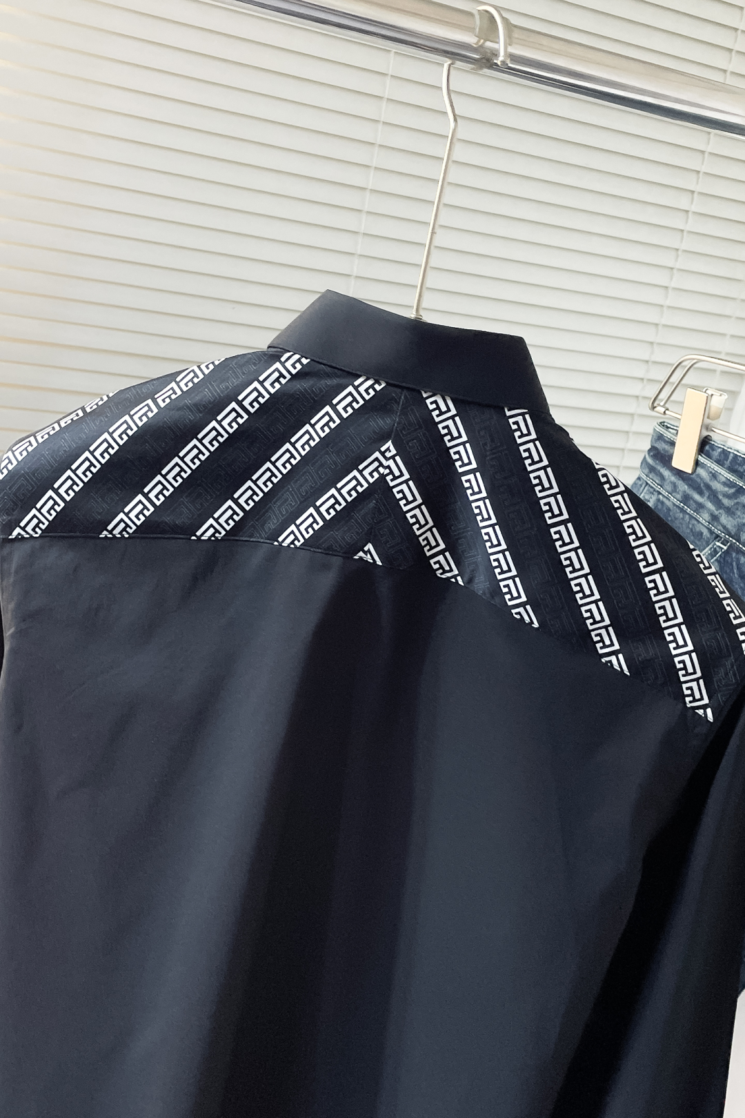 Luxurious Cotton Pony Shirt with High-End Fashion Aesthetic Design - 图片 8