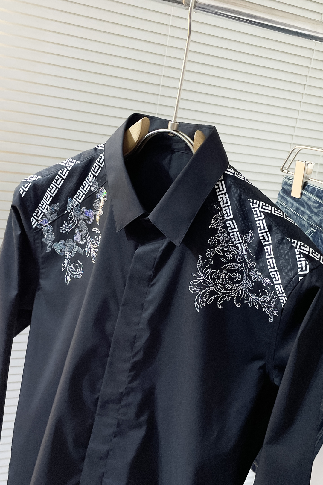 Luxurious Cotton Pony Shirt with High-End Fashion Aesthetic Design - 图片 3