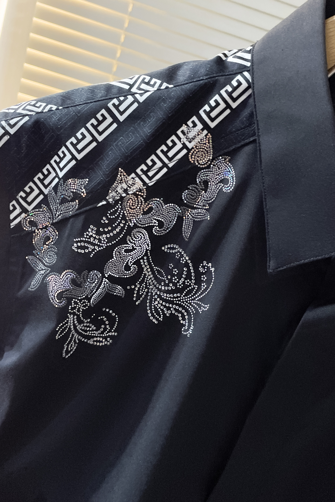 Luxurious Cotton Pony Shirt with High-End Fashion Aesthetic Design - 图片 5