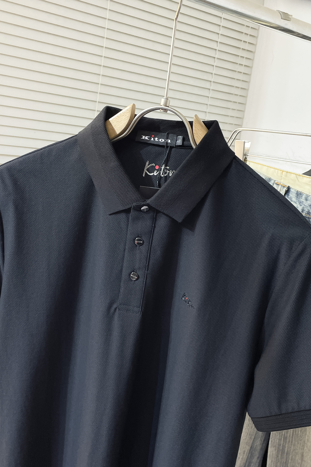 Luxurious Kiton Polo Shirt for Stylish Gentlemen – Zenium Collection - 图片 4