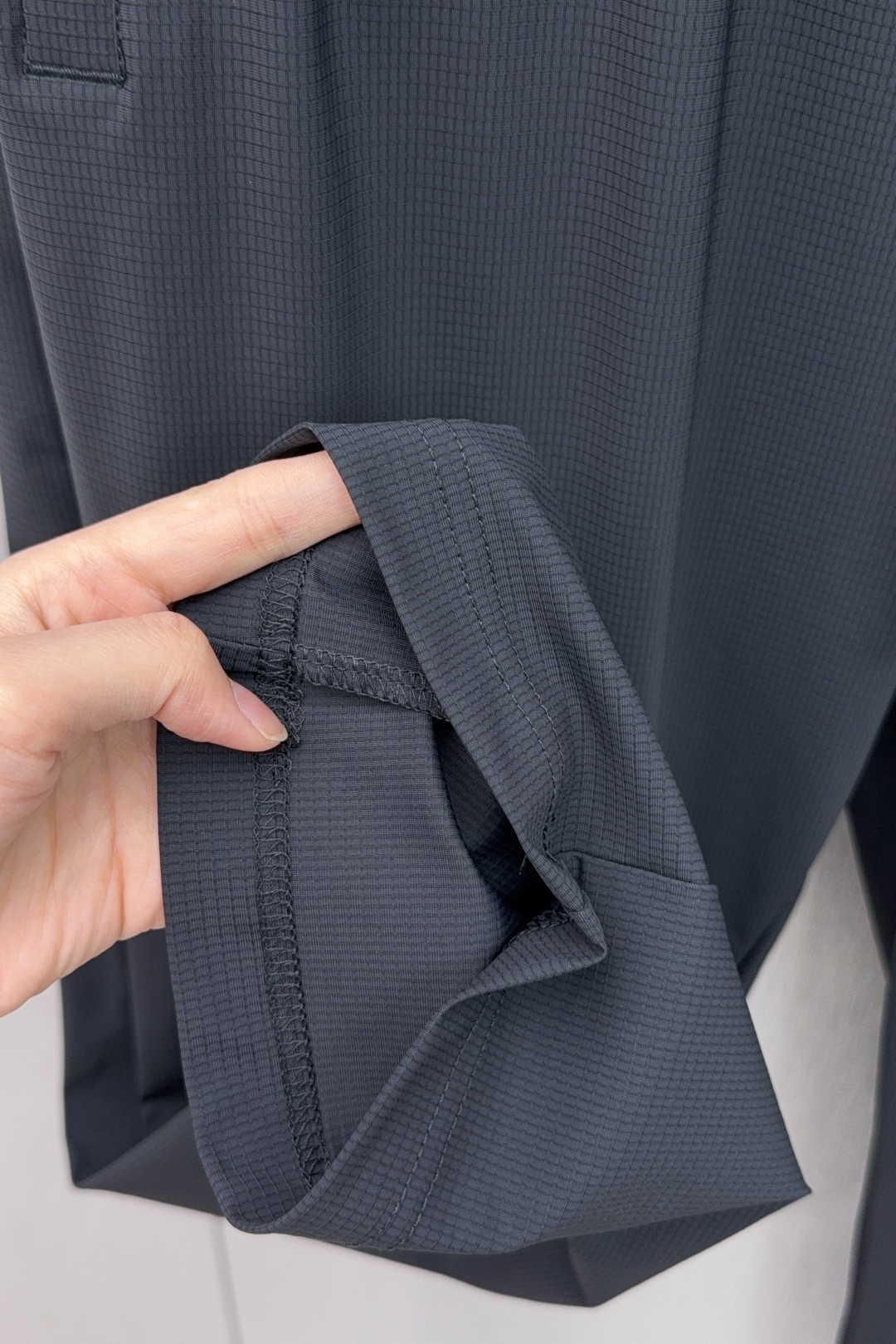 Miu Miu 2025 Men’s Dry and Cool Silk Pants with 3D Silicon Logo - 图片 7
