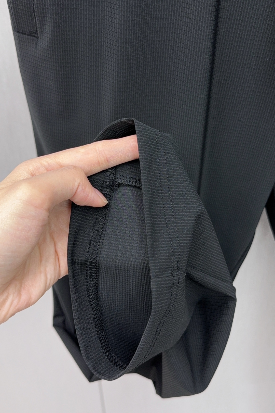 P596 MU🔥MIU 2025 Men’s Dry-Silk Pants with Sports Technology and 3D Silicon Logo - 图片 7
