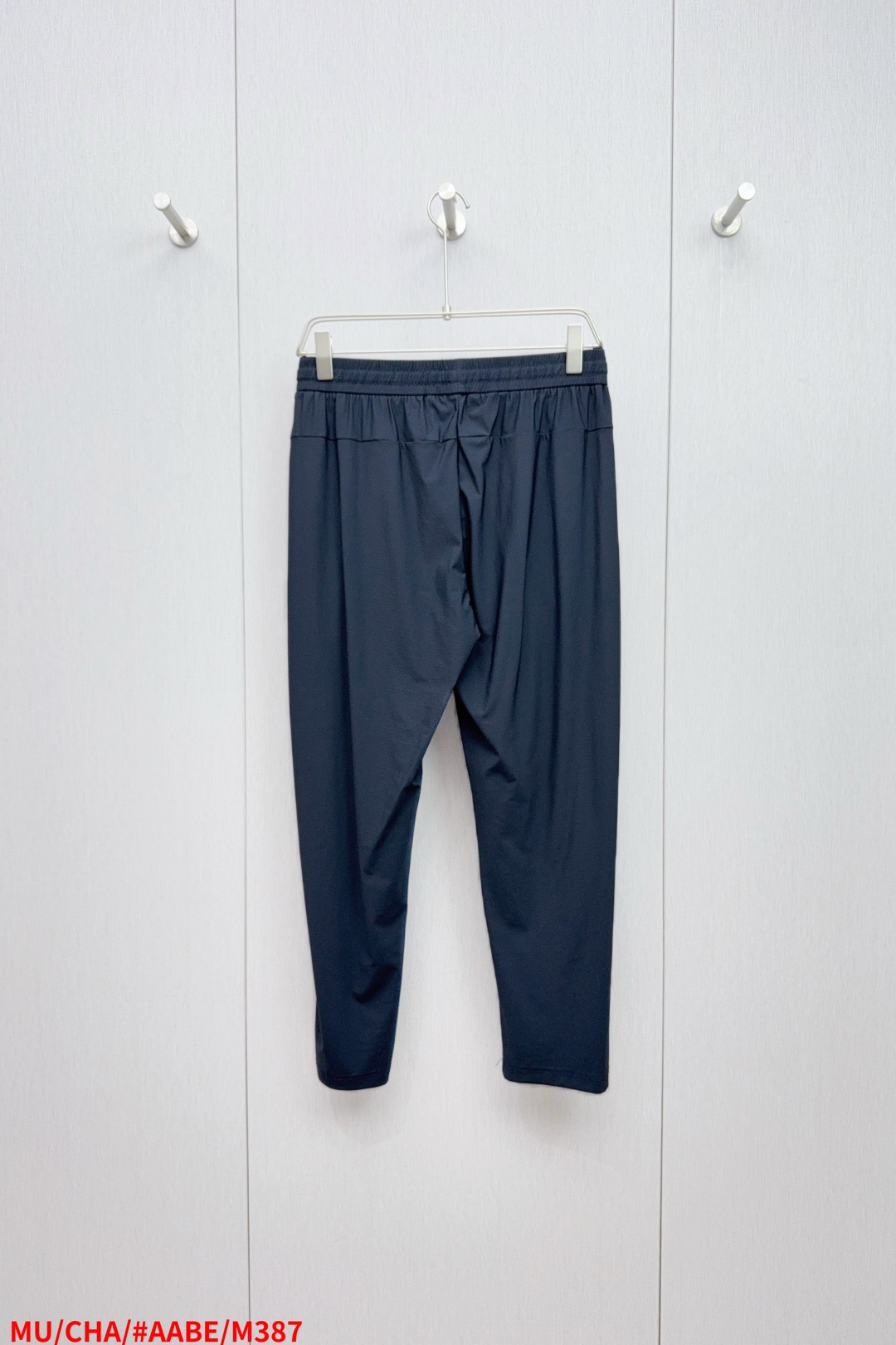 P596 MU🔥MIU 2025 Men’s Dry-Cool Silk Pants with 3D Logo, Vietnam-Made Technology - 图片 2