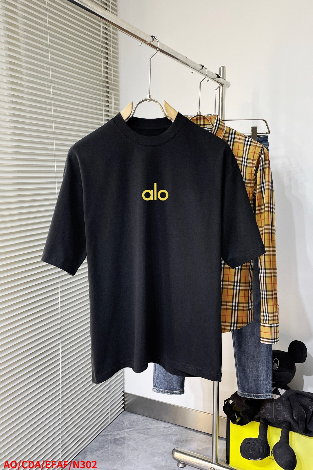 NO:732758,N302 AOAIO new letter printed double-layer heavy-duty short-sleeved T-shirt. Whether it is a T-shirt or a sweatshirt, the letter pattern is a popular item every year. The large-area front printing is directly printed by Dakangli digital printing machine. The cost is extremely high. After many debuggings, the color difference of the pattern is close to 99% of the original version. It is different from the junk offset printing version in the market. It is super labor-consuming. The fabric is exclusively customized and dyed 280 grams of cotton double-stranded.  M (100-140 pounds) L (140/155 pounds)19860909N302 AOAIO 新款字母印花双层重工短袖T桖 字母图案不管是T桖还是卫衣都是每年的爆款单品 前幅大面积印花采用大康丽数码印花机直喷 成本极高 经过多次的调试打版图案色差还原度与原版接近百分之99 区别市场垃圾胶印版本 超级费工时 面料采用独家定制定染280 克 棉双股 M（100-140斤）L（140/155斤）XL（160-175斤）XXL（175-185斤）XXXL（185-210斤）黑白2色 200斤可穿 182/165斤穿XL 宽松版型（）,,hoodie,sweatshirts,T-shirt,,Men's clothing