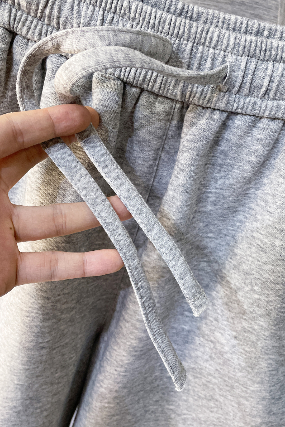 “Modern Attitude: New Spring and Summer Shorts in Thin Composite Fabric” - 图片 5