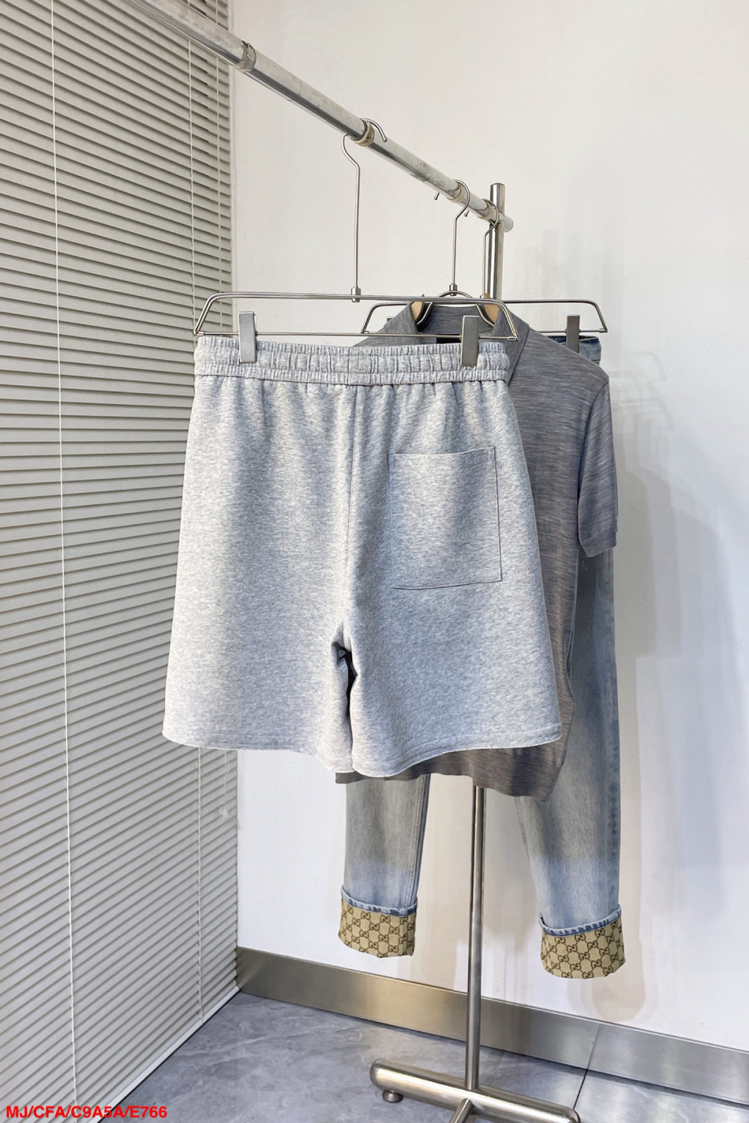 “Modern Attitude in New Spring and Summer Shorts: Quality Fabric with Innovative Design” - 图片 2