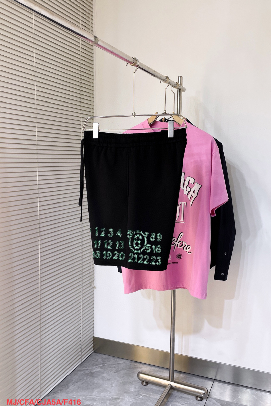 “Magila 25 New Short Shorts: Modern Attitudes in Thin Composite Fabric” - 图片 3