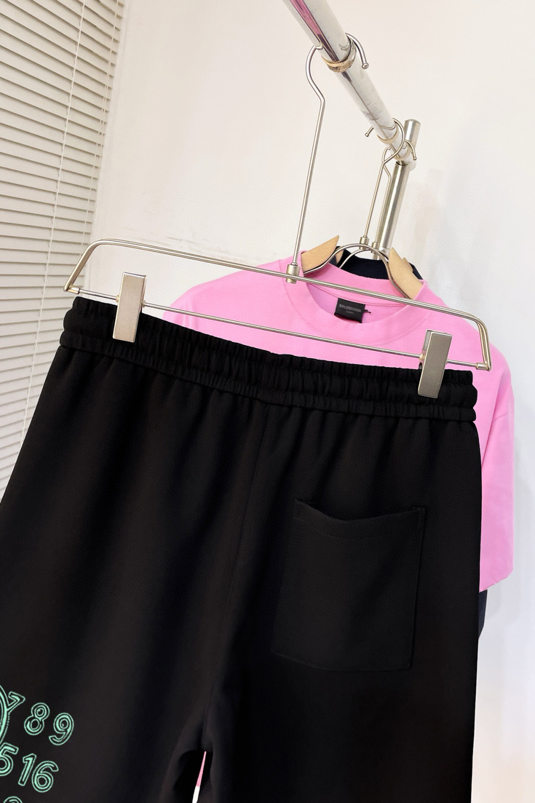 “Magila 25 New Short Shorts: Modern Attitudes in Thin Composite Fabric” - 图片 8