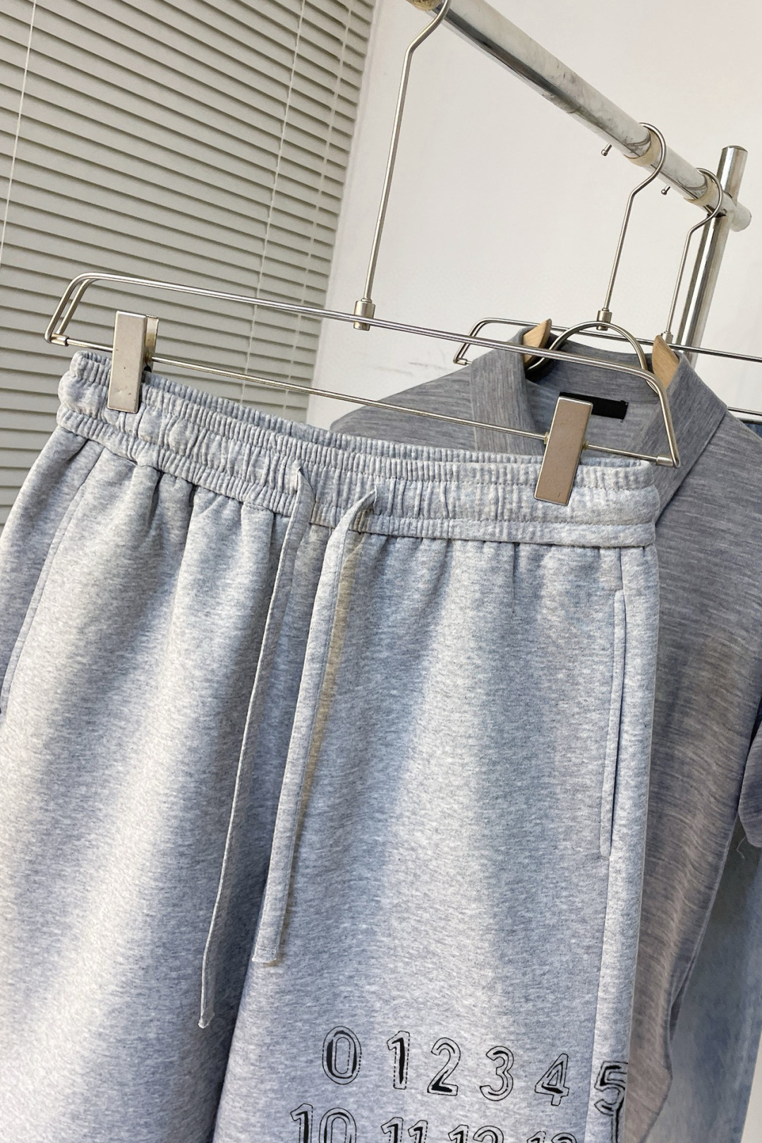 “Magila 25 Spring and Summer New Shorts: Modern, Quality, Innovative Design” - 图片 3