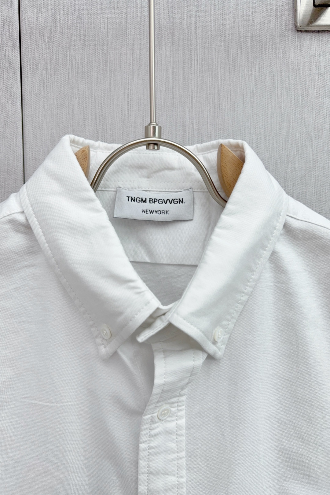 TOM BROWN Snake Embroidered Shirt: Stylish Design, High Quality, Monochrome Color - 图片 4