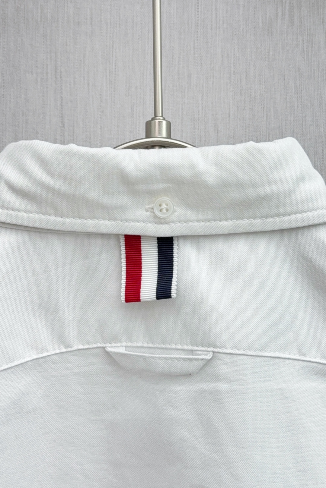 TOM BROWN Snake Embroidered Shirt: Stylish Design, High Quality, Monochrome Color - 图片 9