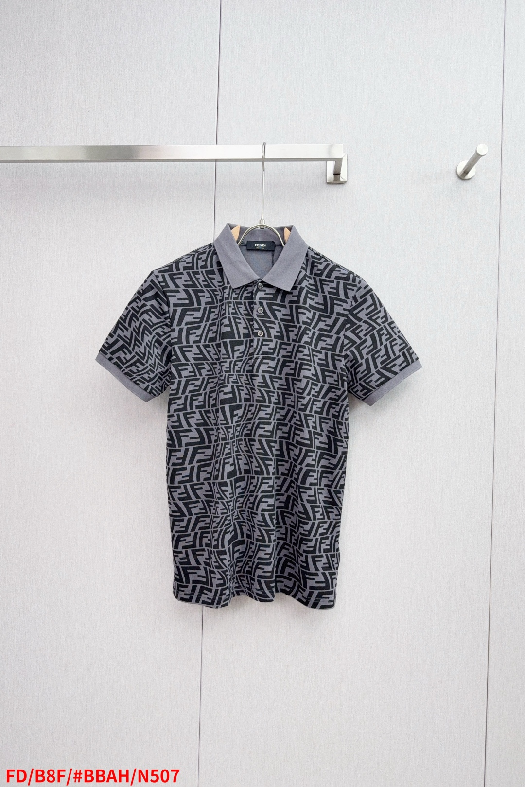 NO:429773,N507 FDFendi 25ss new high-quality short-sleeved lapel polo shirt (correct version, top-level, can be compared at will) complete three standards, high-end imported mercerated bead floor fabric, full printing process, original hardware and accessories, original factory original standards, carefully designed, big brand quality, great value and good goods, original customization details restore, ribbed knitted striped collar, loose fit, excellent upper body size M~XXXL complete three standards,,fendi, T-shirt, alexander wang19860909N507 FDFendi 25ss新品高品质短袖翻领polo衫（正确版本 顶级 可随意对比）三标齐全 高级进口丝光珠地面料,烫染满印工艺 原版五金辅料 原厂原标 精心设计 大牌品质 超值好货 原版定制细节还原 罗纹针织条纹衣领 宽松版型 上身超赞 尺码M~XXXL 三标齐全,,fendi,T-shirt,alexander wang,Men's clothing