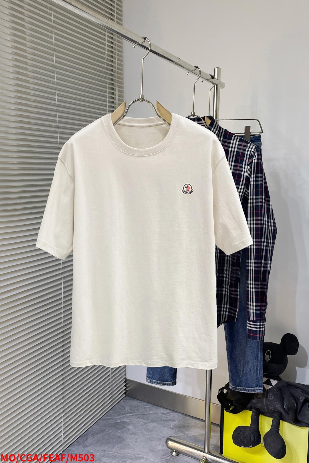 NO:429763,M503 MO cover 25 official website is released simultaneously. European and American trends. Washing layering process. Washing pure cotton fabric. Soft, comfortable and delicate. Large print. Improve grade. The loose style makes the appearance more elegant. M-2XL (095),, Moncler, alexander wang19860909M503 MO蒙口 25官网同步发售 欧美流行趋势 洗水分层工艺 洗水纯棉面料 柔软舒适细腻 大幅印花 提升档次 宽松版型更显气质.M-2XL（095）,,Moncler,alexander wang,Men's clothing