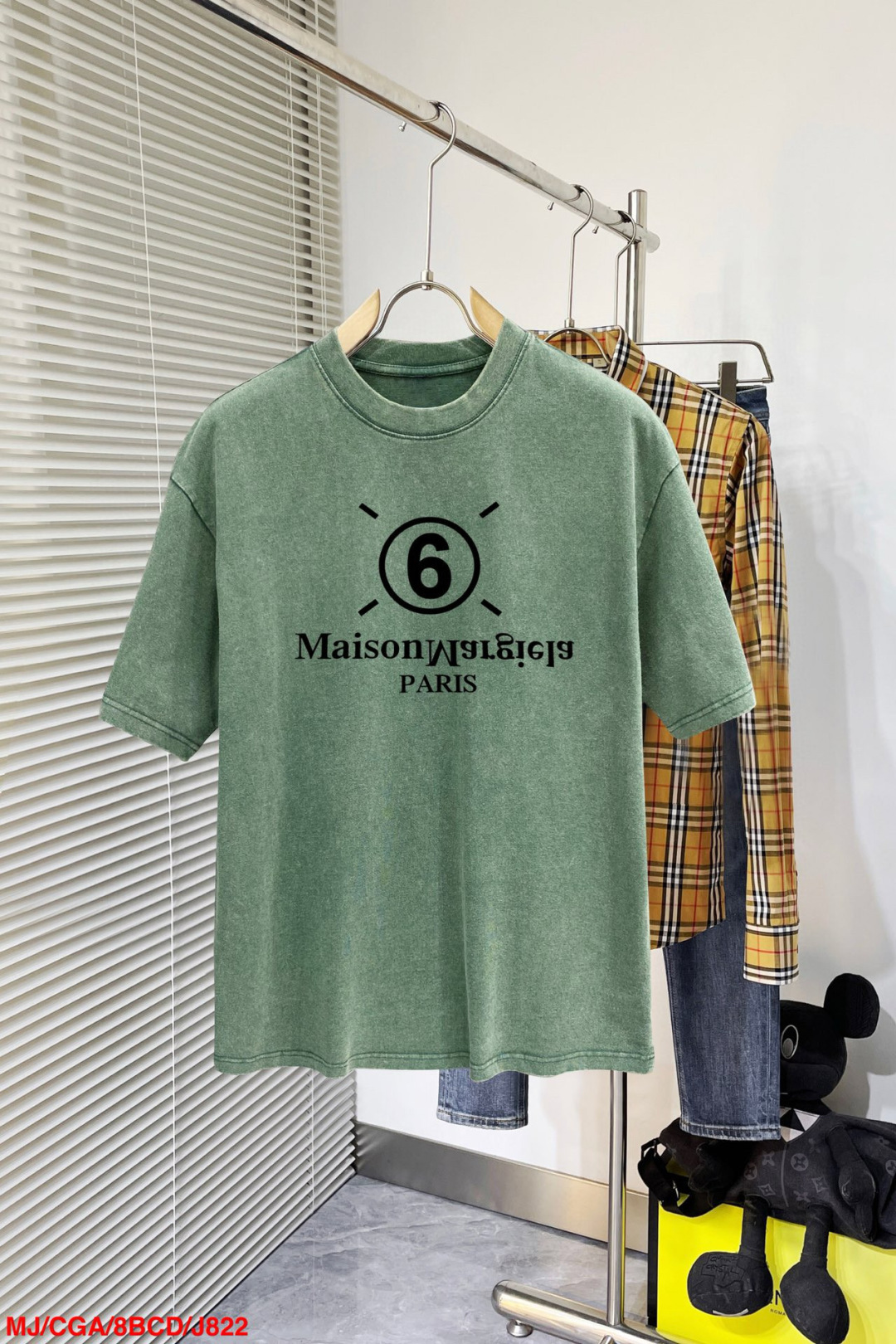 NO:429728,J822 MJ Magila 25 official website is released simultaneously. European and American trends. Washing layering process. Washing pure cotton fabric. Webbing shoulder splicing. Improve grade. Soft, comfortable and delicate. Large print. Improve grade. Loose style makes it more elegant. (095) Size S-2XL,,masion margiela,alexander wang19860909J822 MJ马吉拉 25官网同步发售 欧美流行趋势 洗水分层工艺 洗水纯棉面料 织带肩部拼接 提升档次 柔软舒适细腻 大幅印花 提升档次 宽松版型更显气质.（095） 尺码S-2XL,,masion margiela,alexander wang,Men's clothing