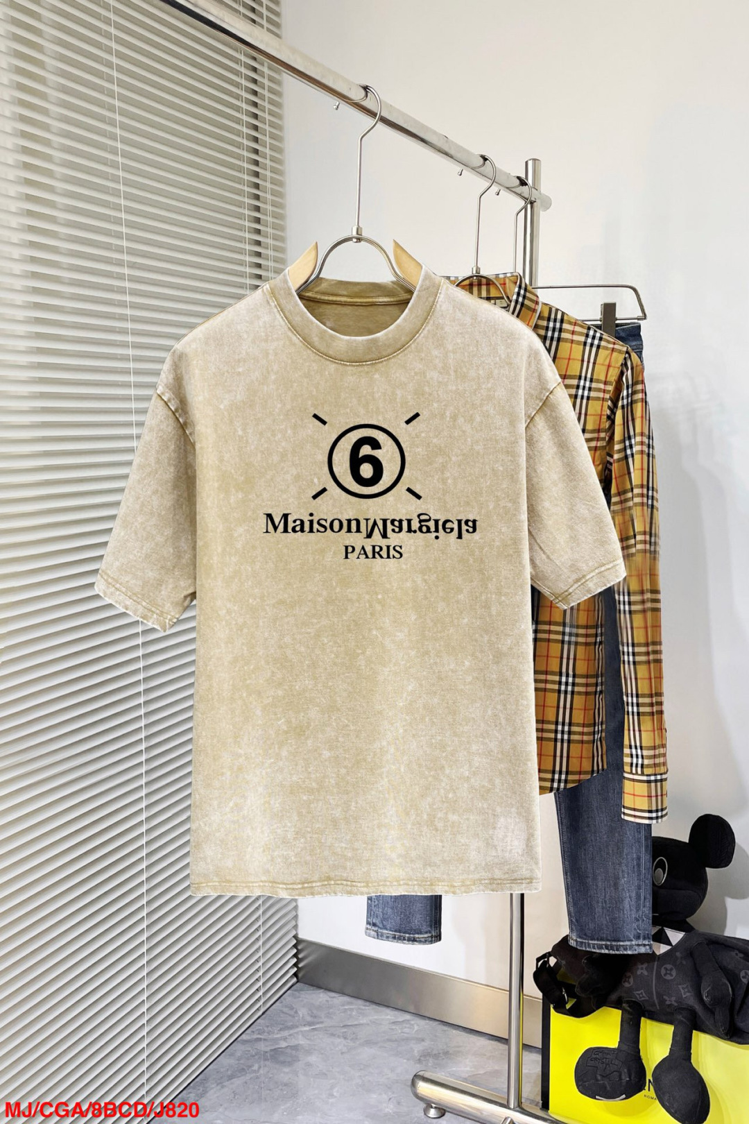 NO:429733,J820 MJ Magila 25 official website is released simultaneously. European and American trends. Washing layering process. Washing pure cotton fabric. Webbing shoulder splicing. Improve grade. Soft, comfortable and delicate. Large print. Improve grade. Loose style makes it more elegant. (095) Size S-2XL,,masion margiela,alexander wang19860909J820 MJ马吉拉 25官网同步发售 欧美流行趋势 洗水分层工艺 洗水纯棉面料 织带肩部拼接 提升档次 柔软舒适细腻 大幅印花 提升档次 宽松版型更显气质.（095） 尺码S-2XL,,masion margiela,alexander wang,Men's clothing