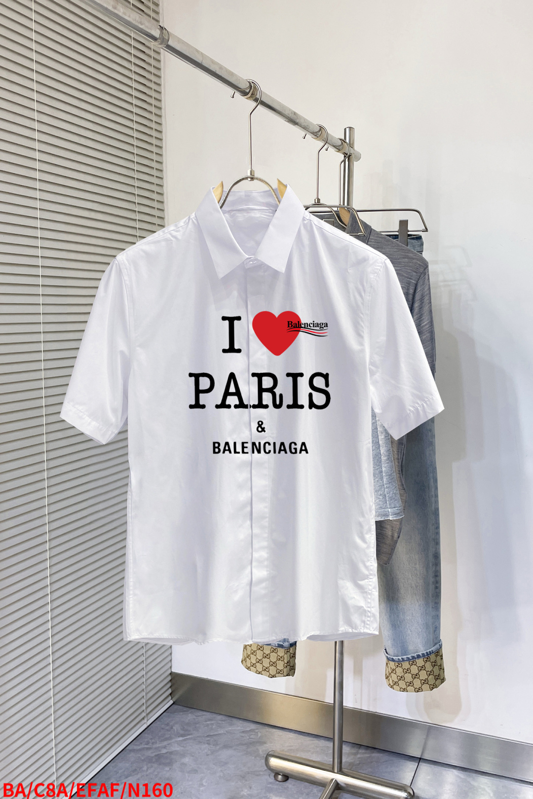 NO:429736,N160 BA Balenciaga latest men's must-have short-sleeved shirt, natural cotton, comfortable and breathable, original single product, original fabric, soft and comfortable, high-end and luxurious upper body, sufficiently styled grade, this shirt is proud to make you satisfied and face! Size 38-42 Black and white 2 colors (095),,balenciaga,shirts,T-shirt,alexander wang19860909N160 BA 巴黎世家最新款男士必备款短袖衬衫,天然棉,舒服透气,原单狠货,原版面料,柔软舒适,上身高端又奢华,足够场面的档次,这款衬衫无不骄傲的让你满意有面子! 尺码38-42 黑白2色（095）,,balenciaga,shirts,T-shirt,alexander wang,Men's clothing