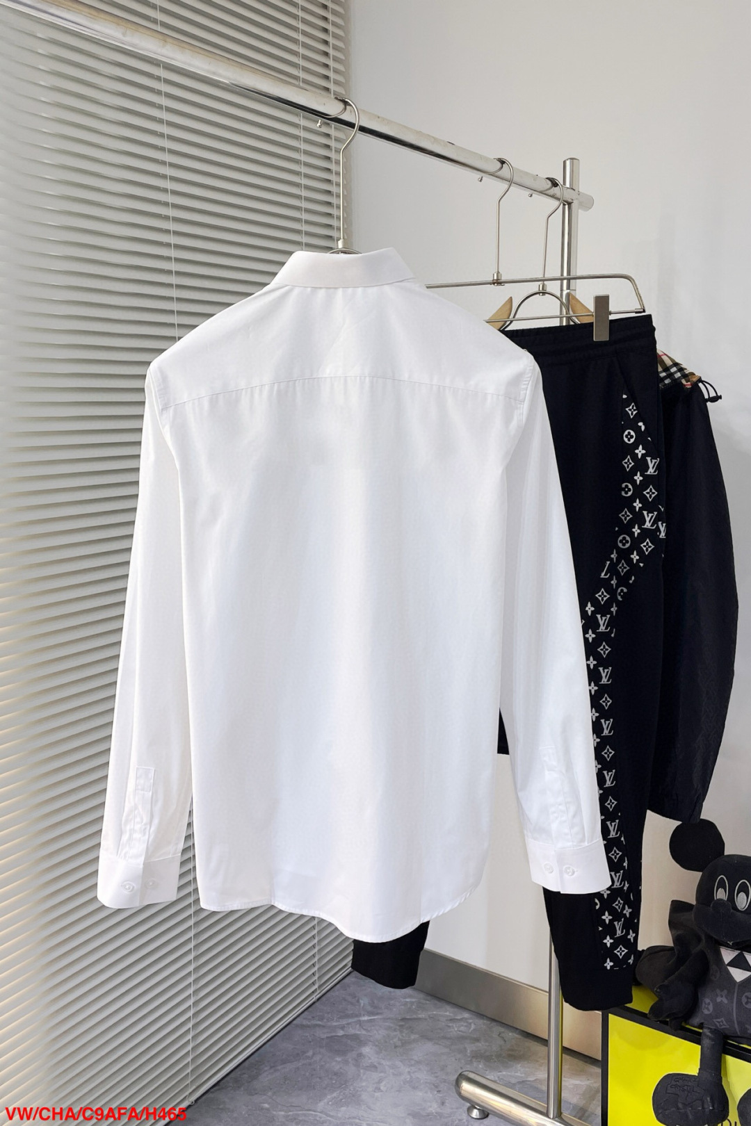 “High-Grade Fashion: Queens Queen of the West Sea Long-Sleeved Shirts” - 图片 3