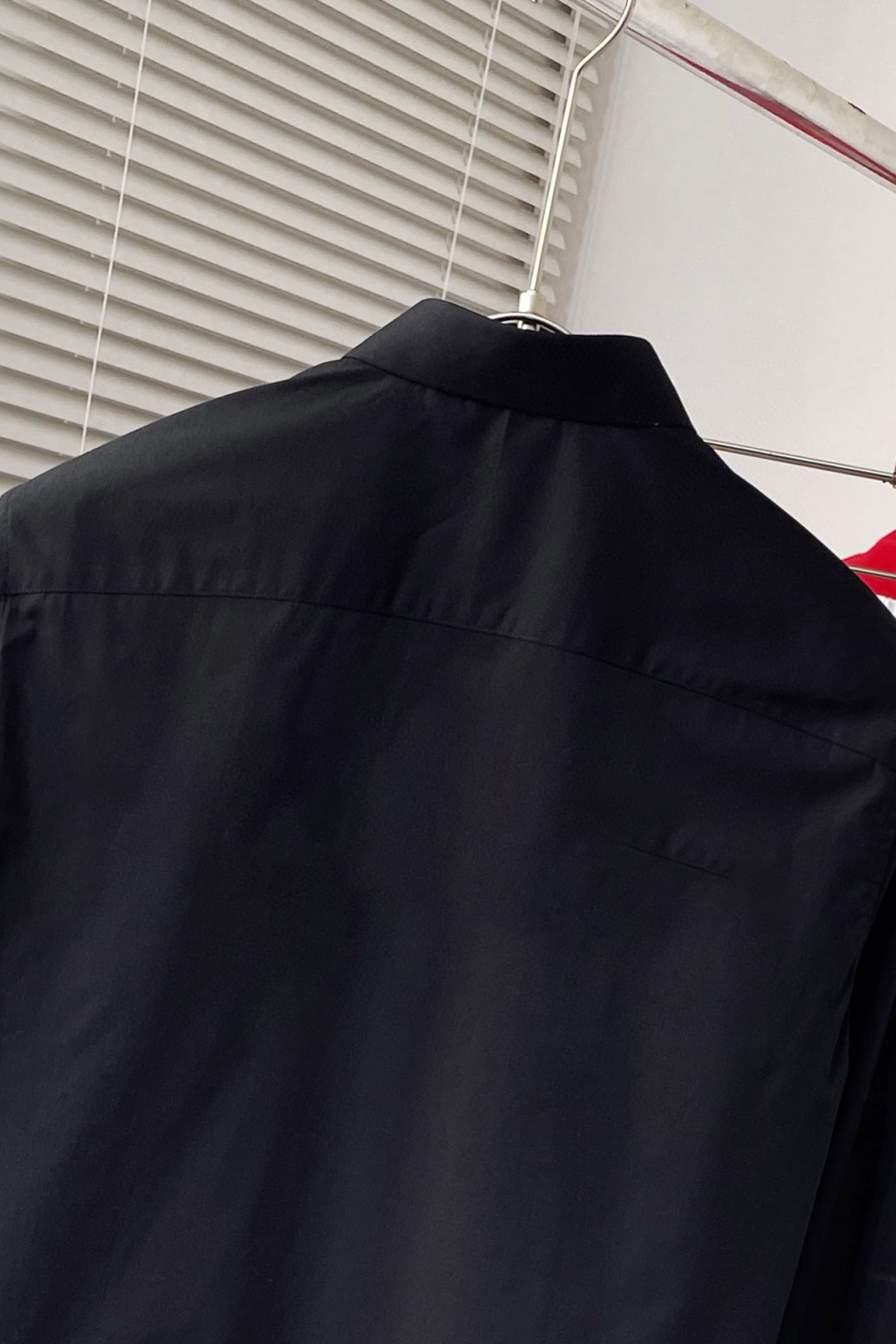 McQueen’s Counter: Stylish Long-Sleeved Shirts with Original Fabrics and High-Quality Logo - 图片 7