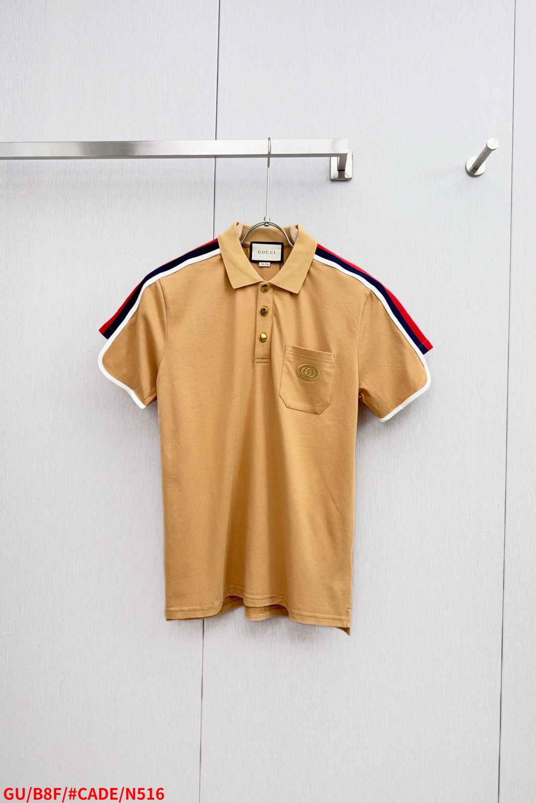 NO:432199,N516 GU Gucci new spring and summer short-sleeved lapel T-shirt polo, high-end customized high-end mercerized fabric simple and fashionable style, w color matching is super beautiful!  Classic logo simple and elegant style!  Full of high-end feel, wearable in all seasons. Simple European style official website is on sale. Number of codes M-XXXL is complete with three standards, gucci, T-shirt, tees, t-shirt, alexander wang19860909N516 GU 古驰 新款春夏短袖翻领T恤polo,高版本客供定制高端丝光面料简单时尚款,w配色超级好看！经典logo简单大方的款式！满满的高级感,四季可穿.简欧风格官网在售 码数M-XXXL 三标齐全,,gucci,T-shirt,tees，t-shirt,alexander wang,Men's clothing