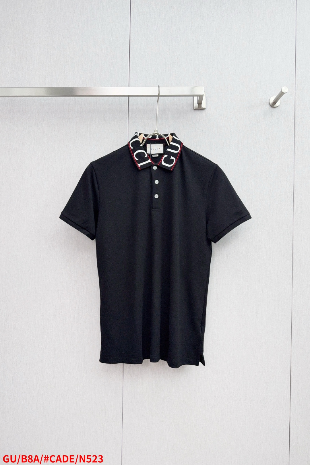 NO:432206,N523 GU Gucci new spring and summer short-sleeved lapel T-shirt polo, high-end customized high-end mercerized fabric simple and fashionable style, w color matching is super beautiful!  Classic logo simple and elegant style!  Full of high-end feel, wearable in all seasons. Simple European style official website is on sale. Number of codes M-XXXL is complete with three standards, gucci, T-shirt, tees, t-shirt, alexander wang19860909N523 GU 古驰 新款春夏短袖翻领T恤polo,高版本客供定制高端丝光面料简单时尚款,w配色超级好看！经典logo简单大方的款式！满满的高级感,四季可穿.简欧风格官网在售 码数M-XXXL 三标齐全,,gucci,T-shirt,tees，t-shirt,alexander wang,Men's clothing