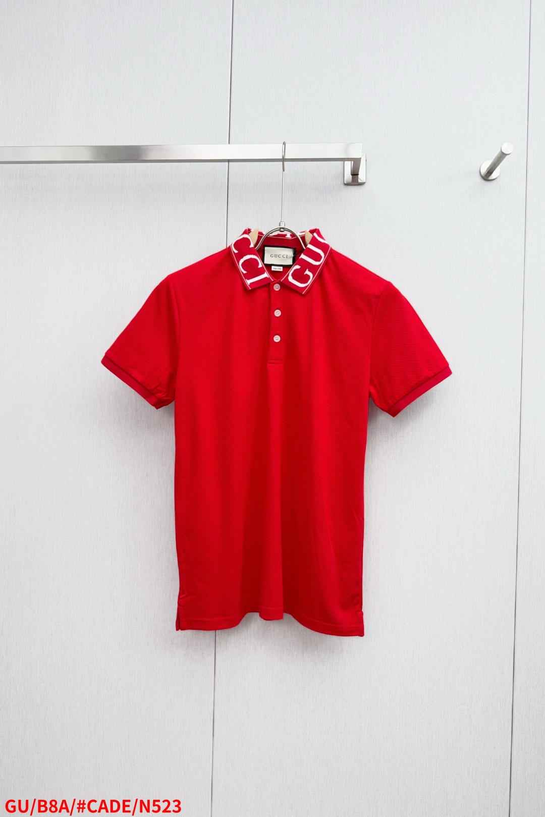 NO:432210,N523 GU Gucci n new spring and summer short-sleeved lapel T-shirt polo, high-end customized high-end mercerized fabric simple and fashionable style, w color matching is super good!  Classic logo simple and elegant style!  Full of high-end feel, wearable in all seasons. Simple European style official website is on sale. Number of codes M-XXXL is complete with three standards, gucci, T-shirt, tees, t-shirt, alexander wang19860909N523 GU 古驰n新款春夏短袖翻领T恤polo,高版本客供定制高端丝光面料简单时尚款,w配色超级好看！经典logo简单大方的款式！满满的高级感,四季可穿.简欧风格官网在售 码数M-XXXL 三标齐全,,gucci,T-shirt,tees，t-shirt,alexander wang,Men's clothing